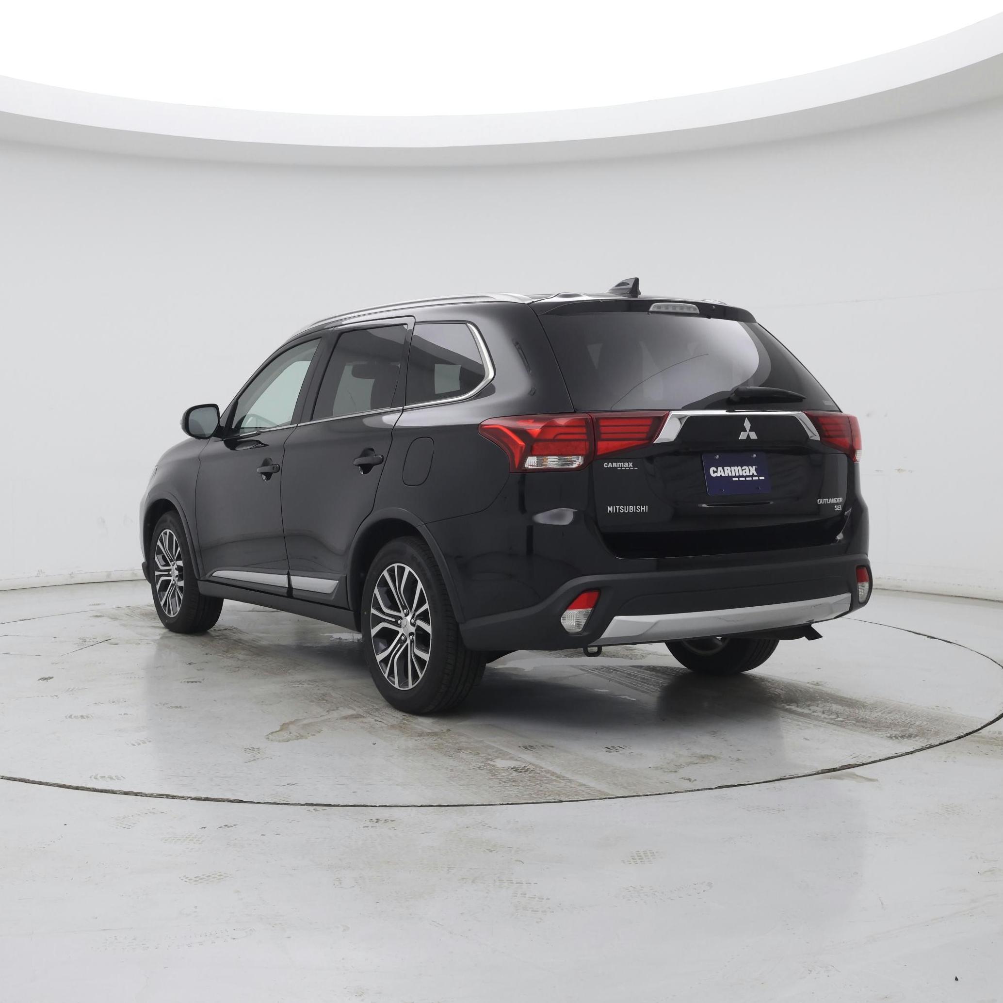 Thumbnail: 2018 Mitsubishi Outlander - 2