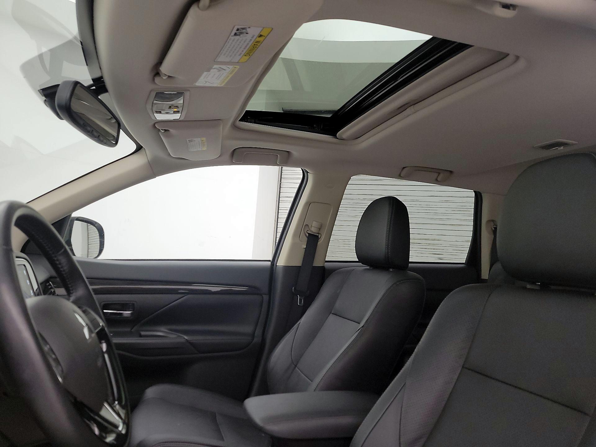 Thumbnail: 2018 Mitsubishi Outlander - 19