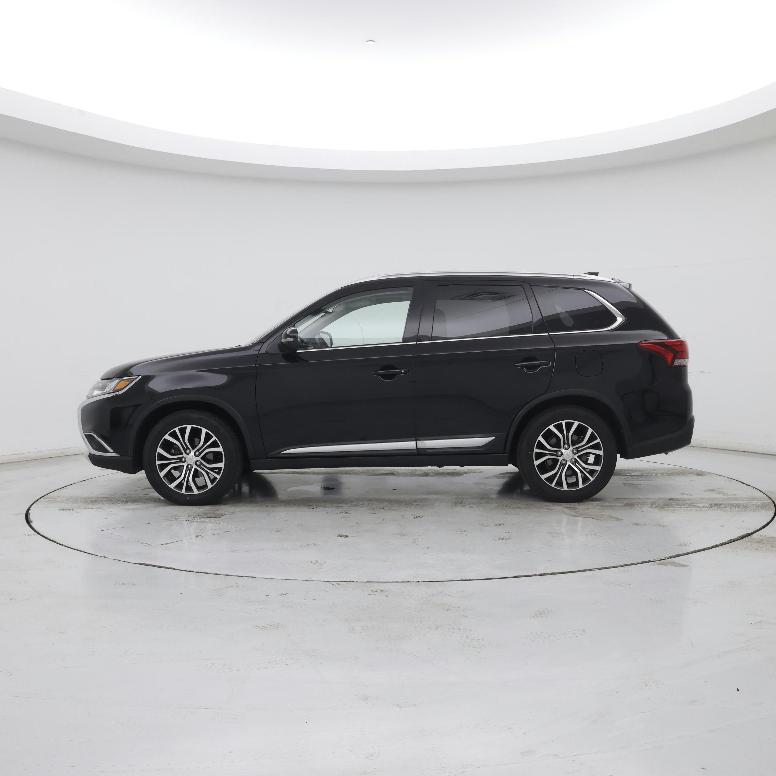 Thumbnail: 2018 Mitsubishi Outlander - 3
