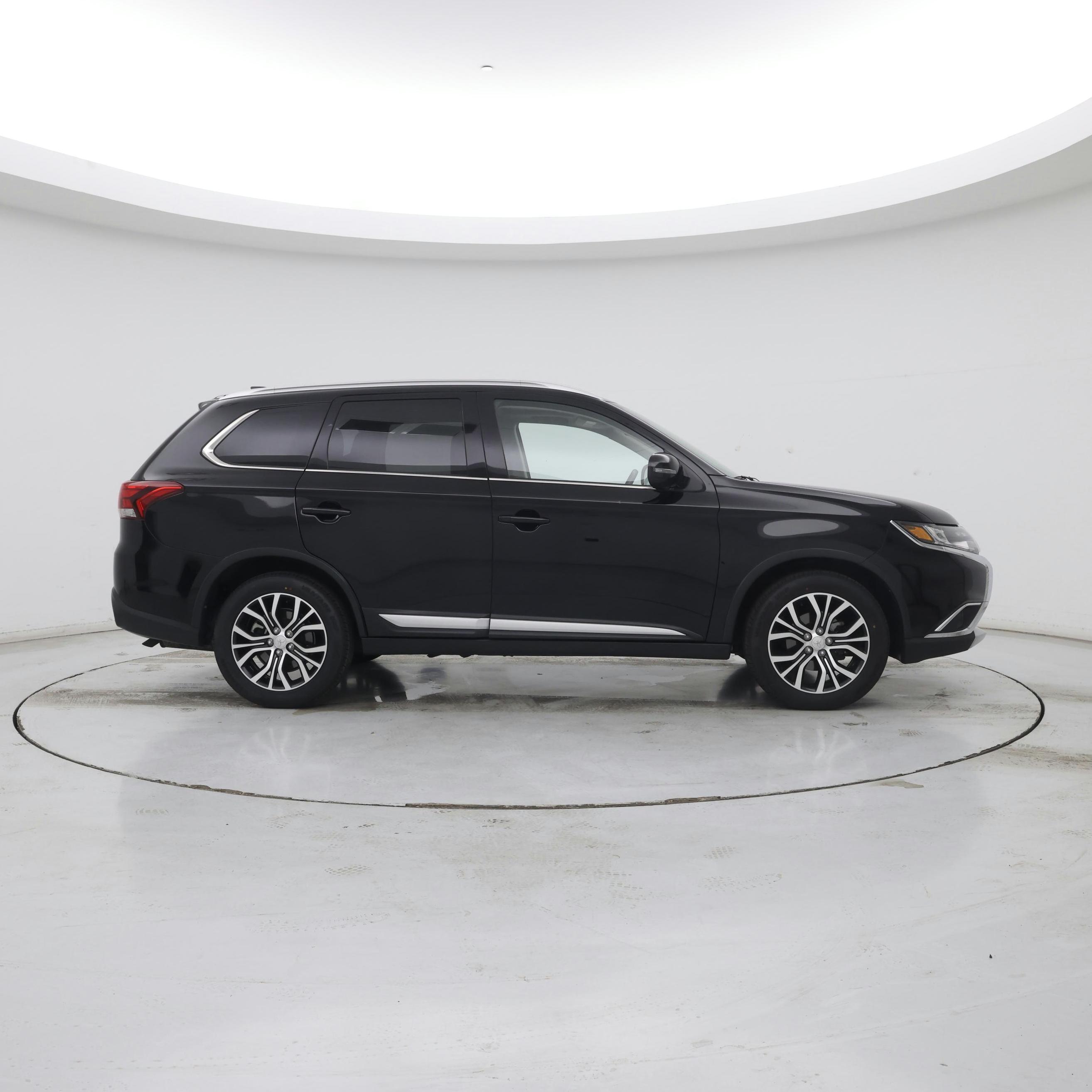 Thumbnail: 2018 Mitsubishi Outlander - 7