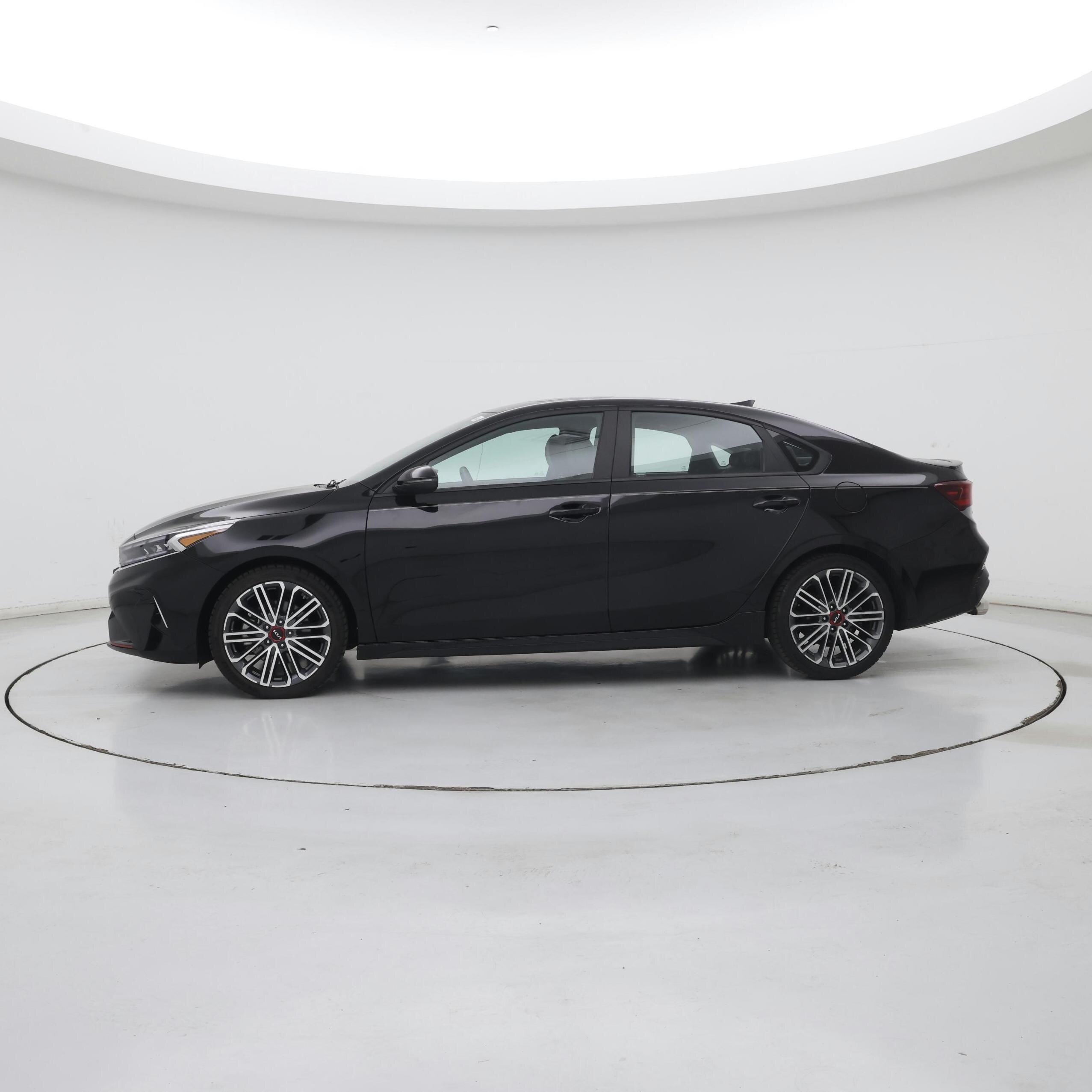 Thumbnail: 2022 Kia Forte - 3