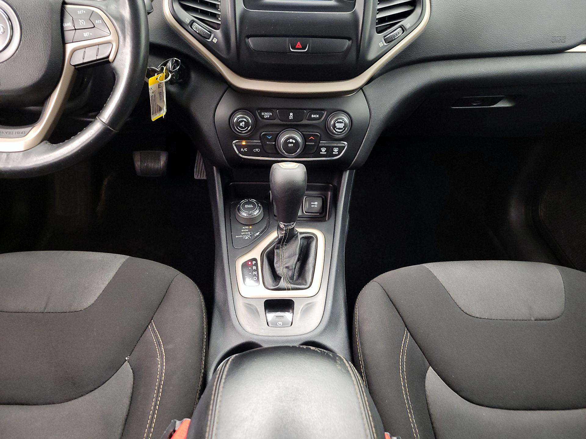 Thumbnail: 2016 Jeep Cherokee - 17