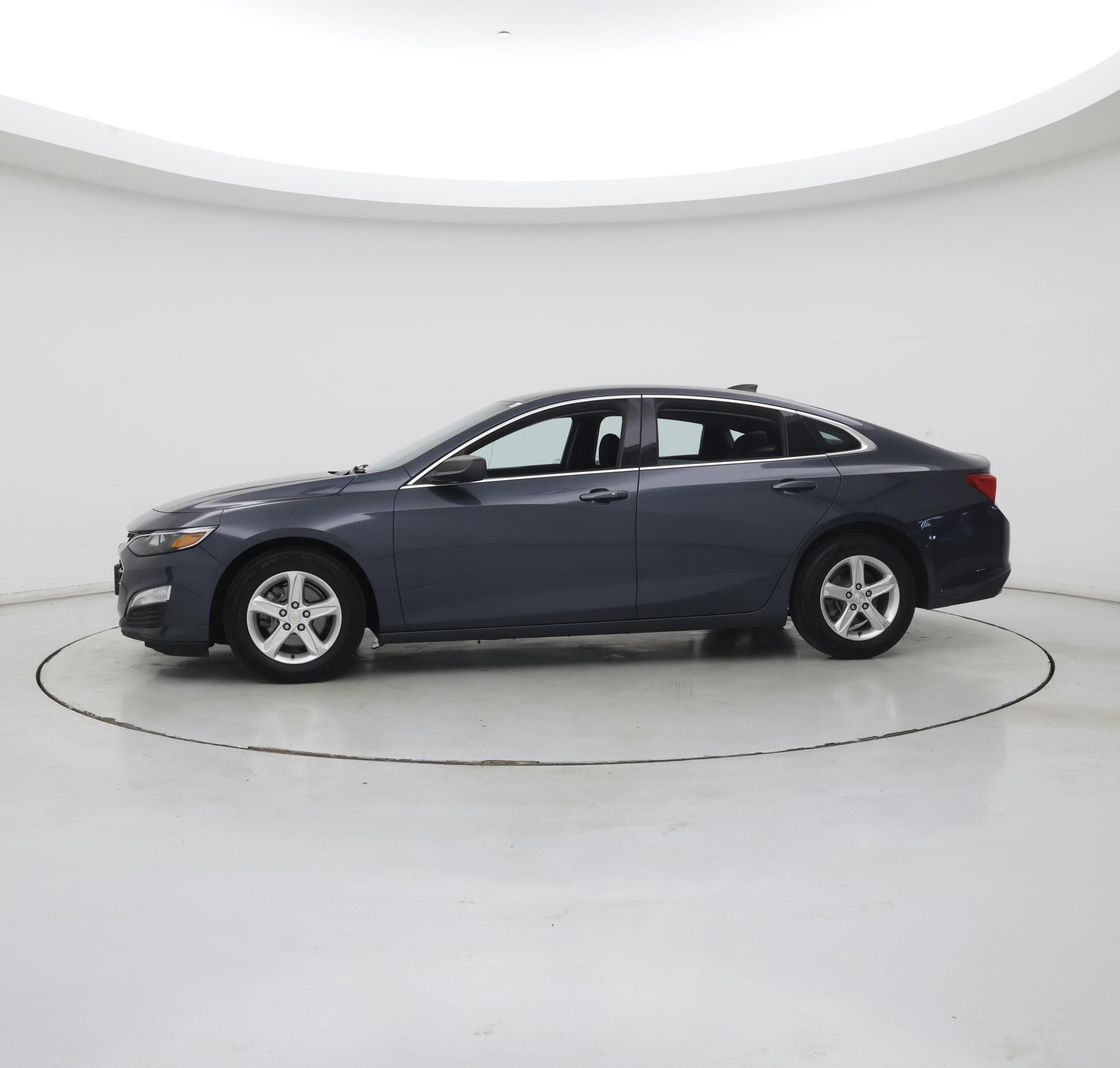 Thumbnail: 2020 Chevrolet Malibu - 3