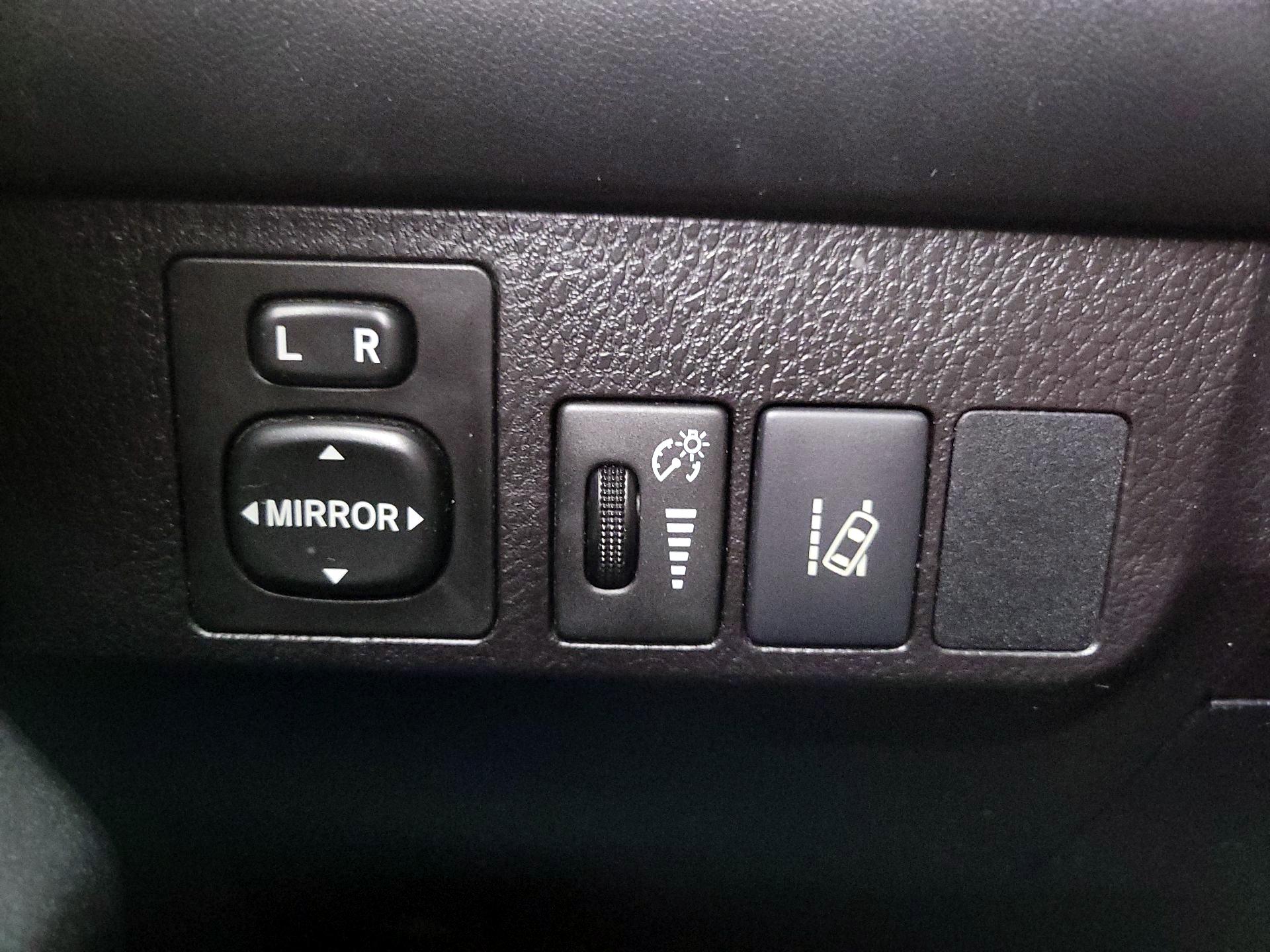 Thumbnail: 2018 Toyota RAV4 - 13