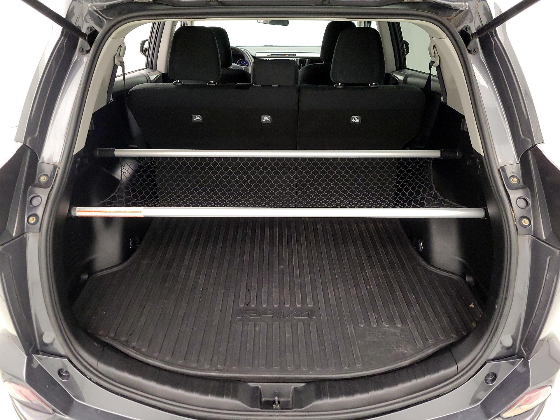 Thumbnail: 2018 Toyota RAV4 - 20