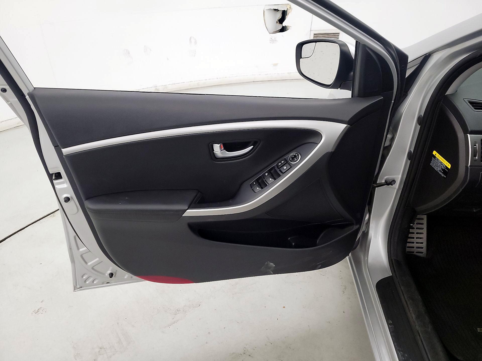 Thumbnail: 2016 Hyundai Elantra - 12