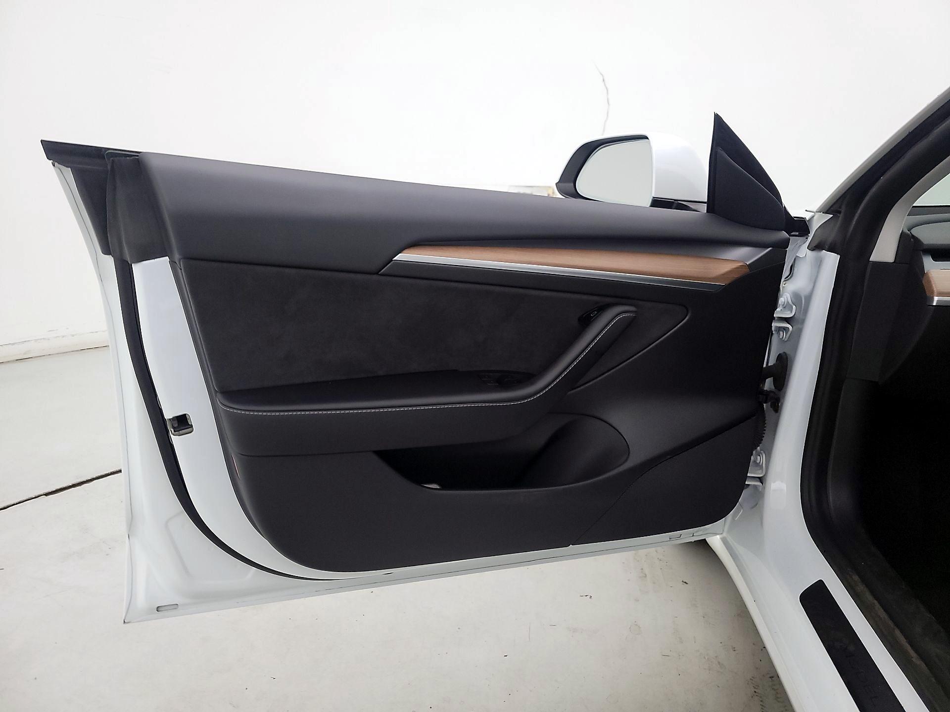 Thumbnail: 2021 Tesla Model 3 - 12