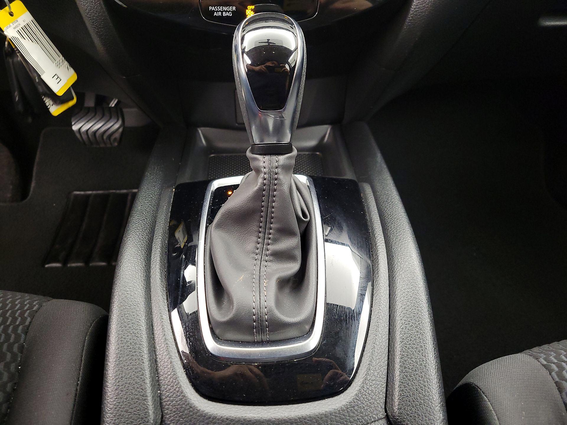 Thumbnail: 2018 Nissan Rogue Sport - 17
