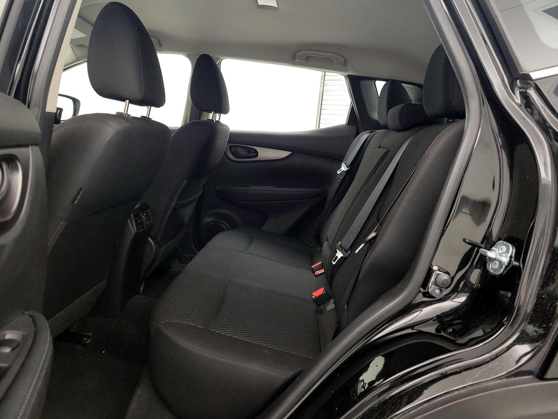 Thumbnail: 2018 Nissan Rogue Sport - 19