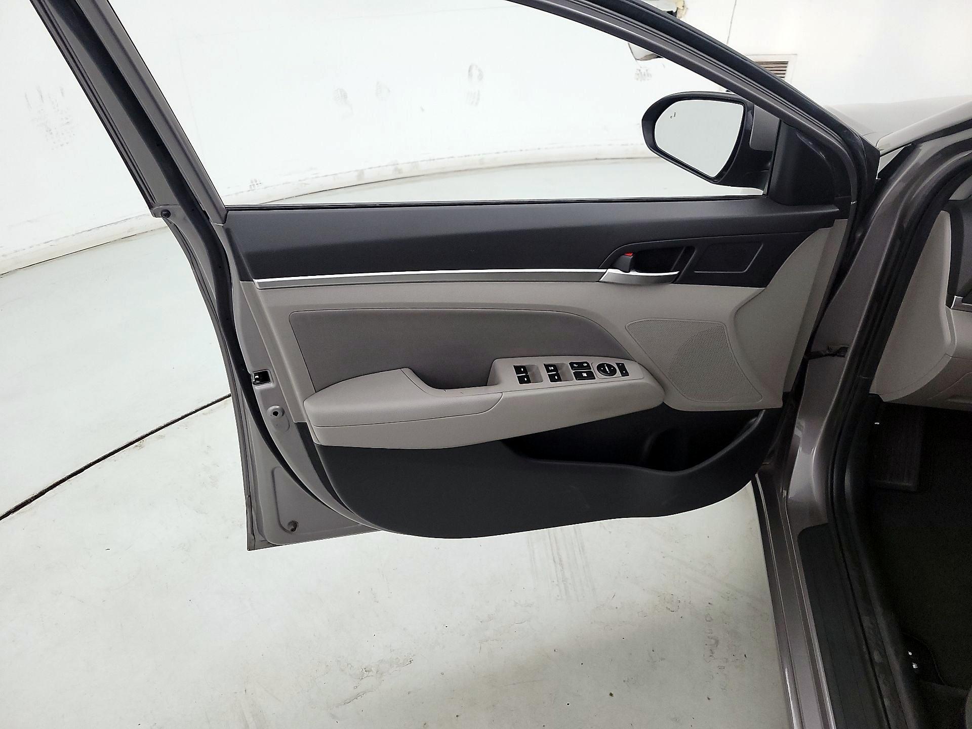Thumbnail: 2020 Hyundai Elantra - 12