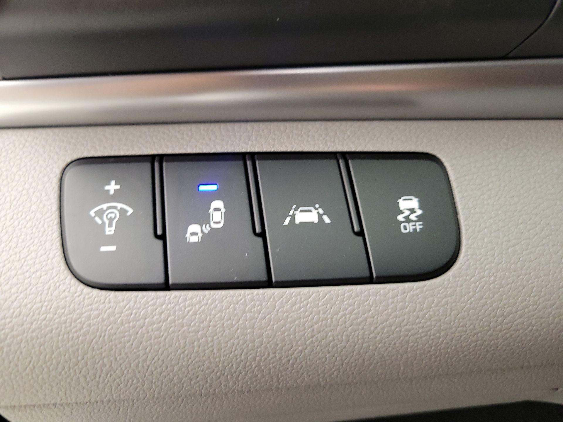 Thumbnail: 2020 Hyundai Elantra - 13