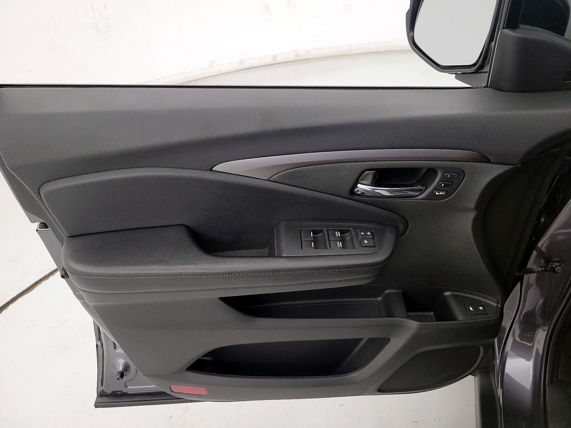 Thumbnail: 2019 Honda Pilot - 12