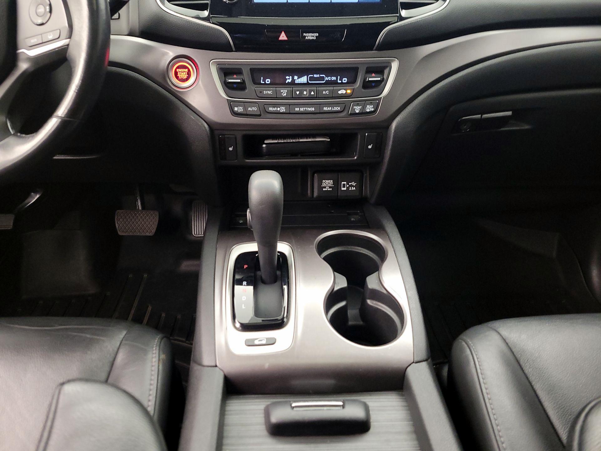 Thumbnail: 2019 Honda Pilot - 17