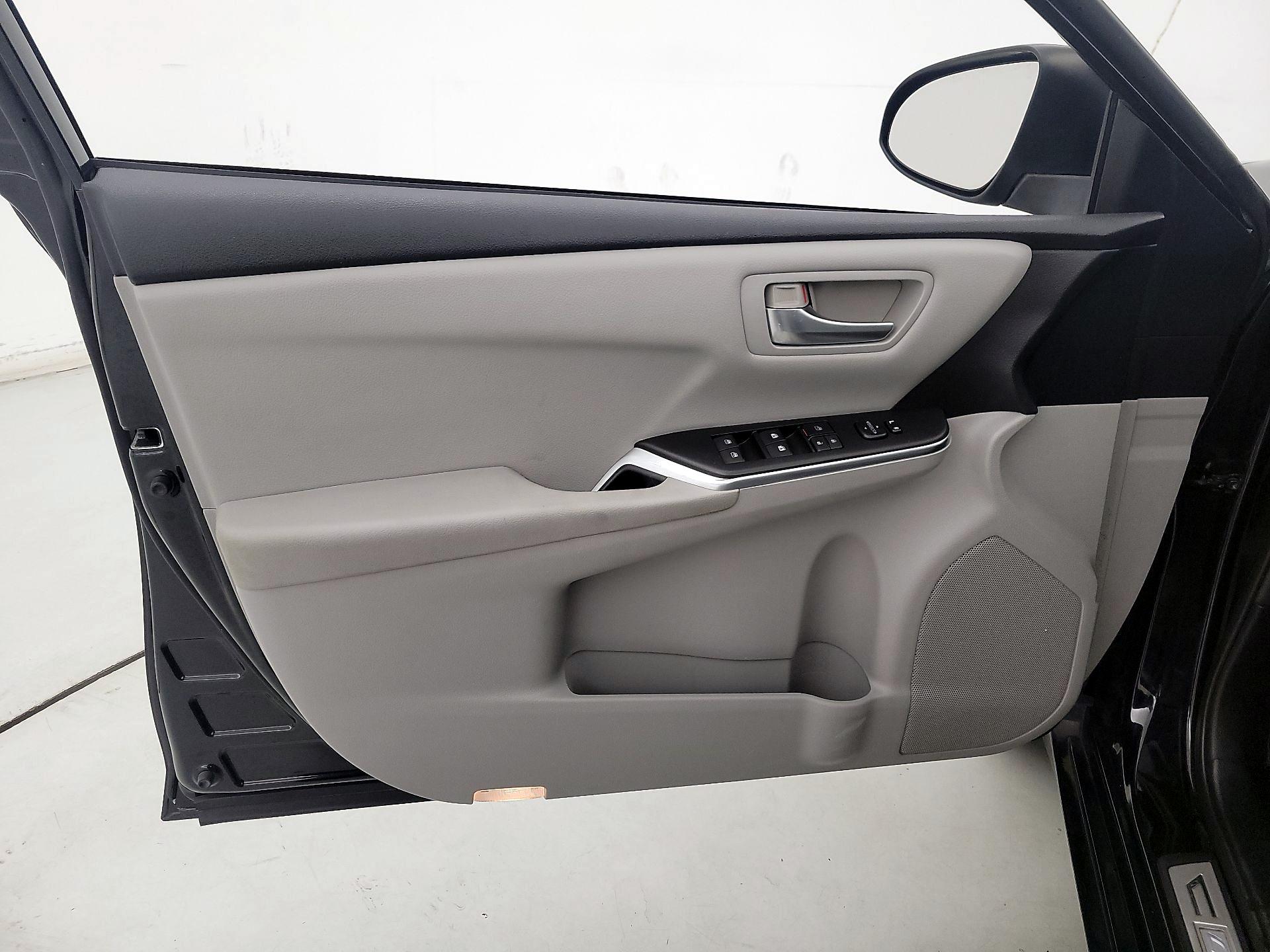 Thumbnail: 2016 Toyota Camry - 12