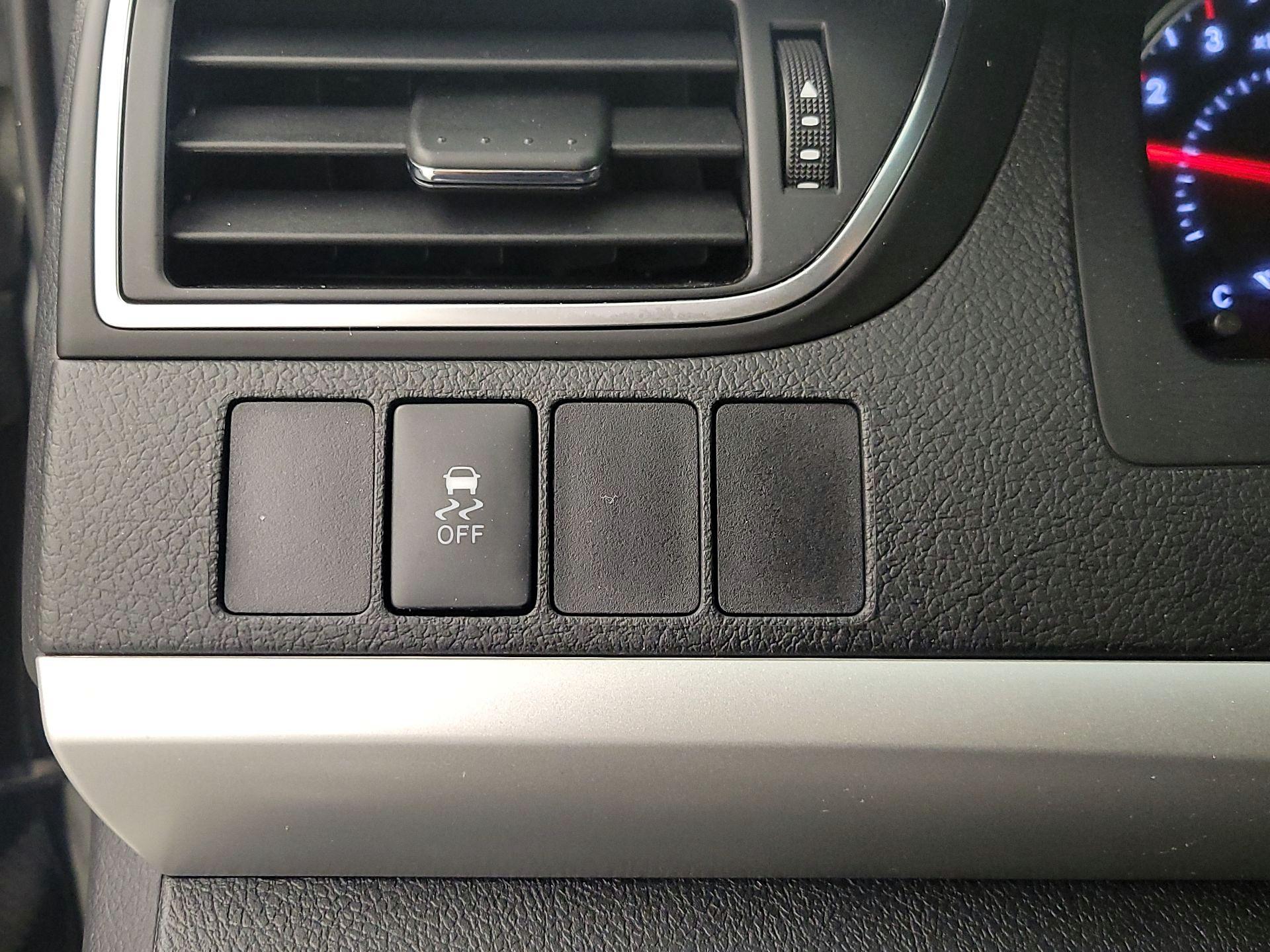 Thumbnail: 2016 Toyota Camry - 13