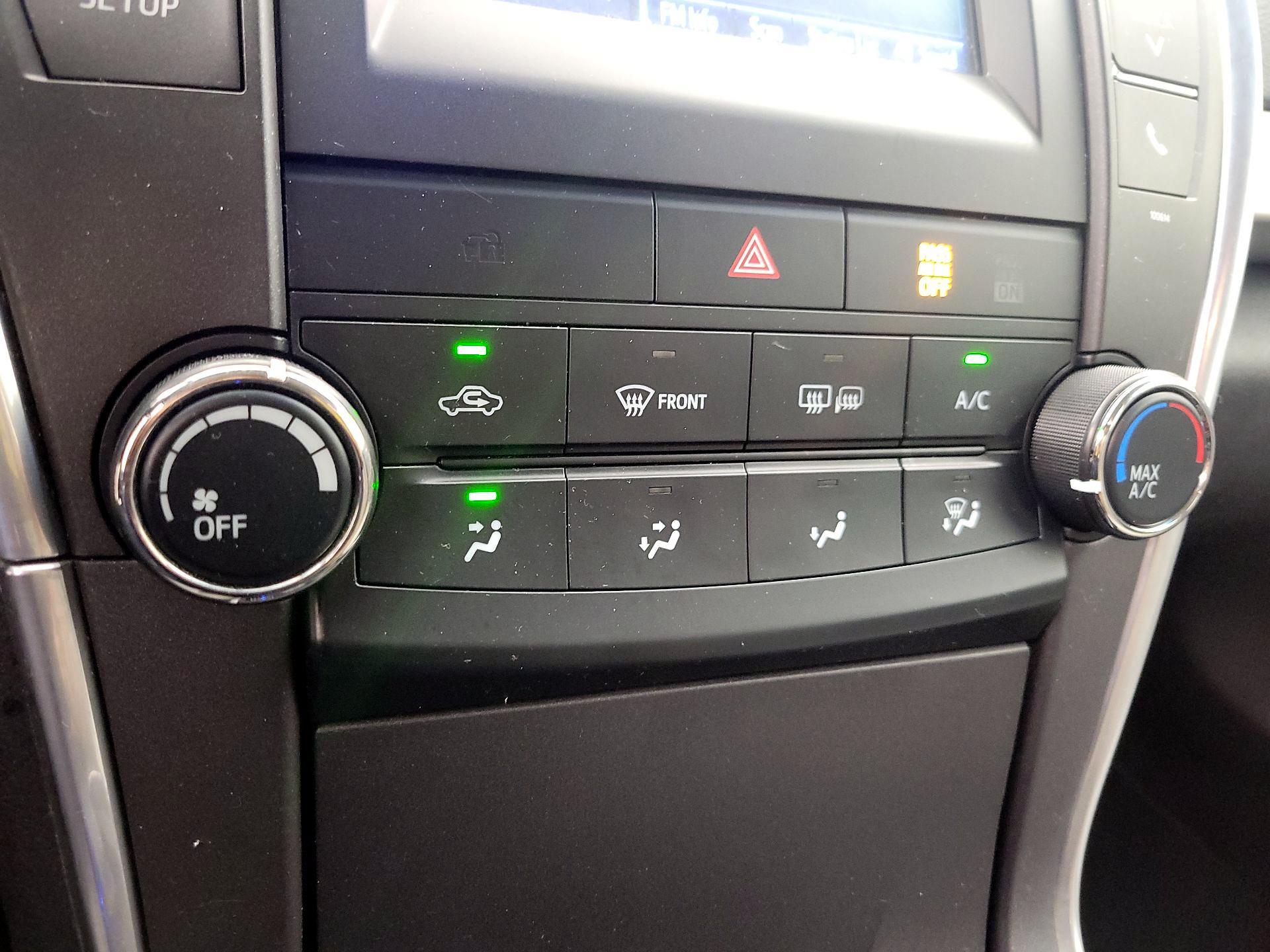 Thumbnail: 2016 Toyota Camry - 16
