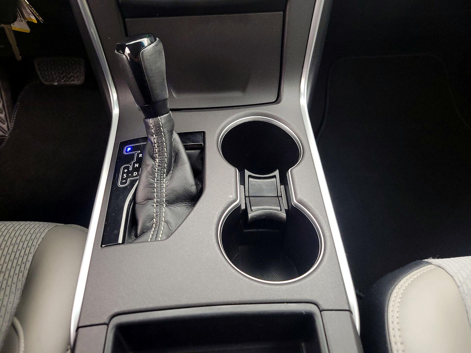 Thumbnail: 2016 Toyota Camry - 17
