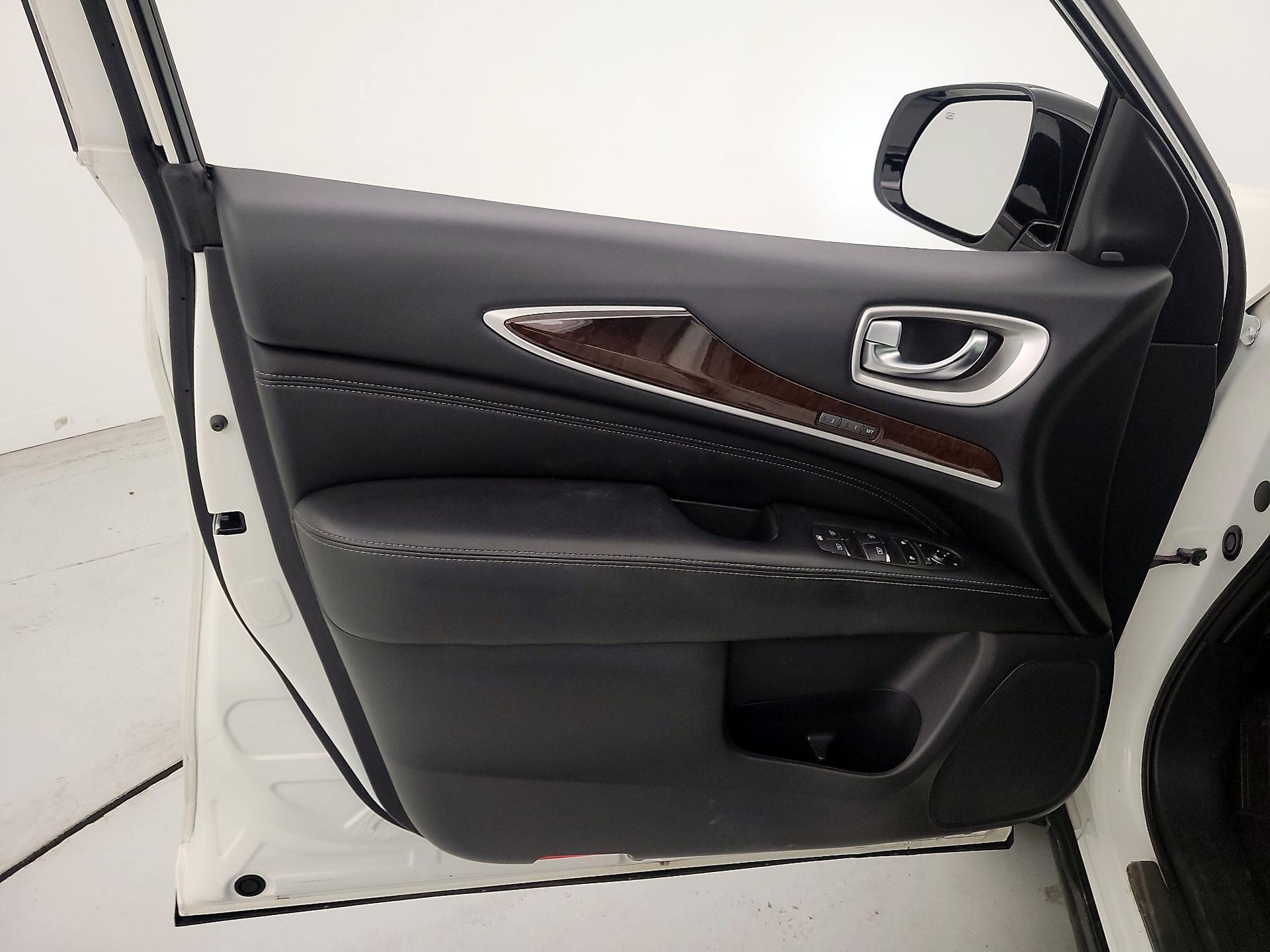 Thumbnail: 2016 INFINITI QX60 - 12