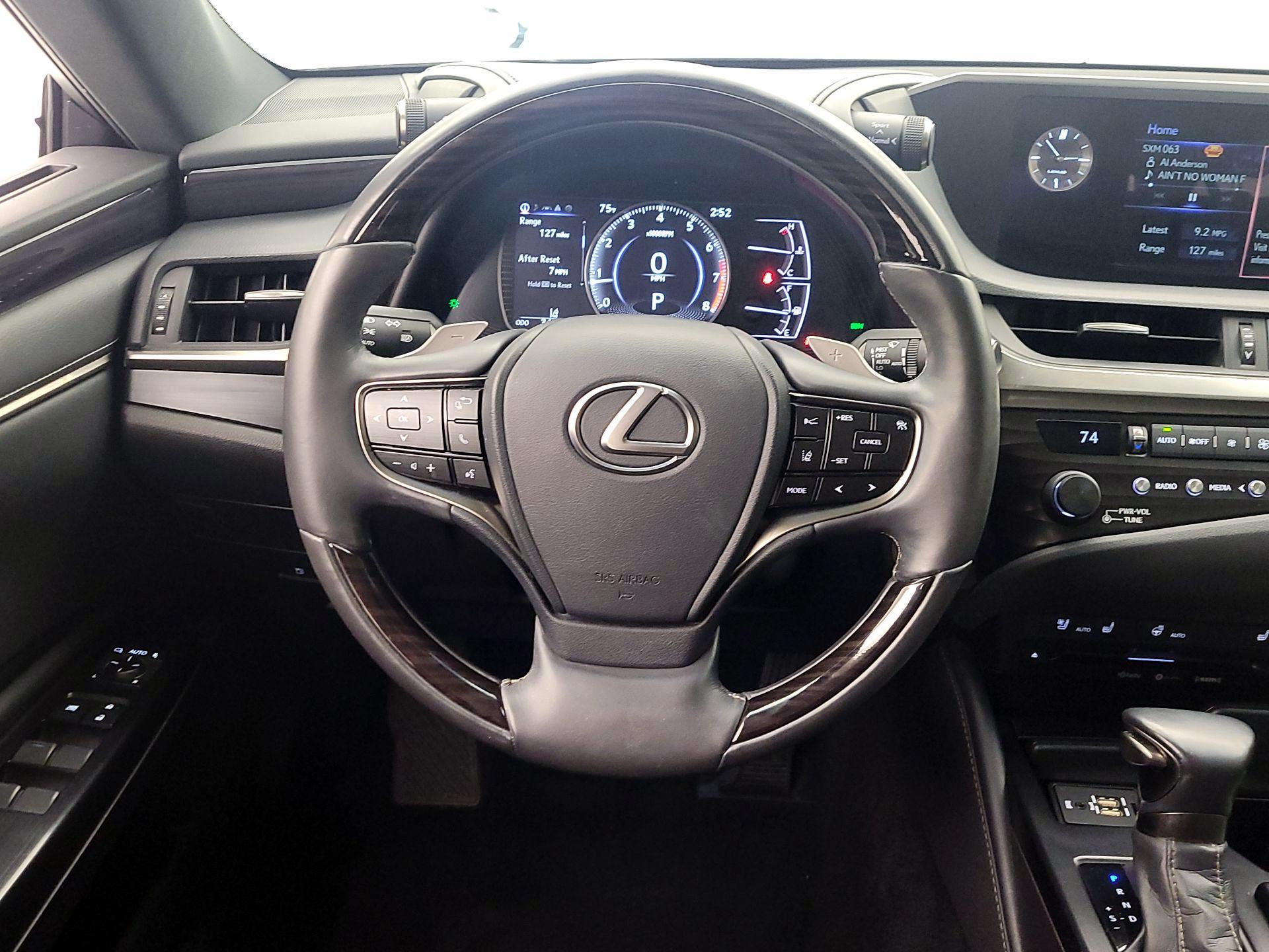 Thumbnail: 2020 Lexus ES - 10