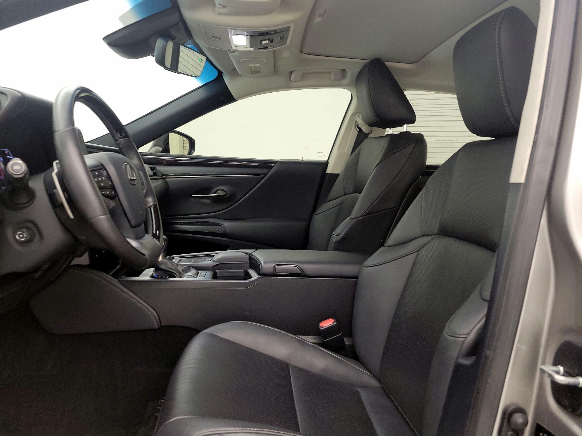 Thumbnail: 2020 Lexus ES - 11