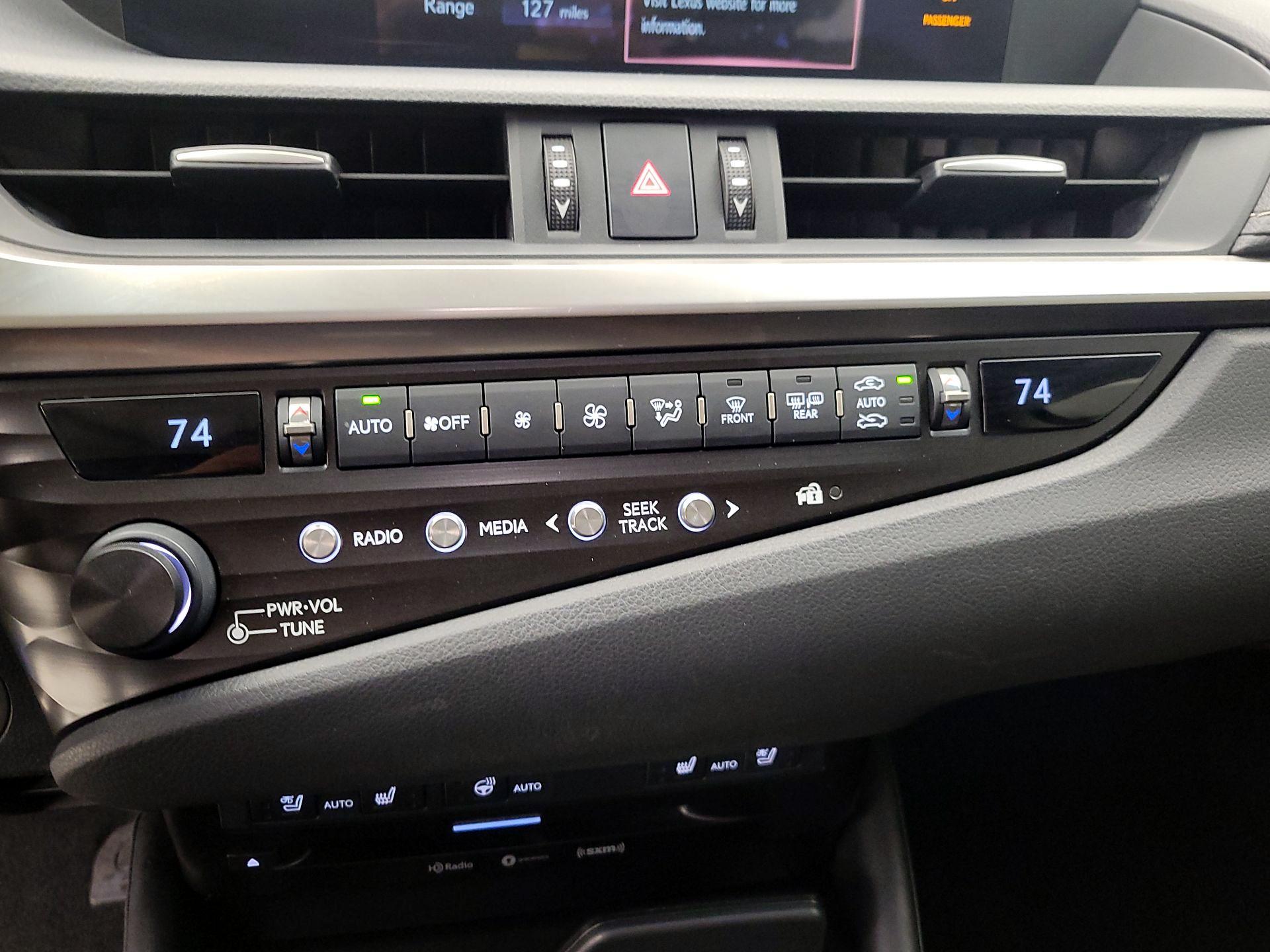 Thumbnail: 2020 Lexus ES - 16
