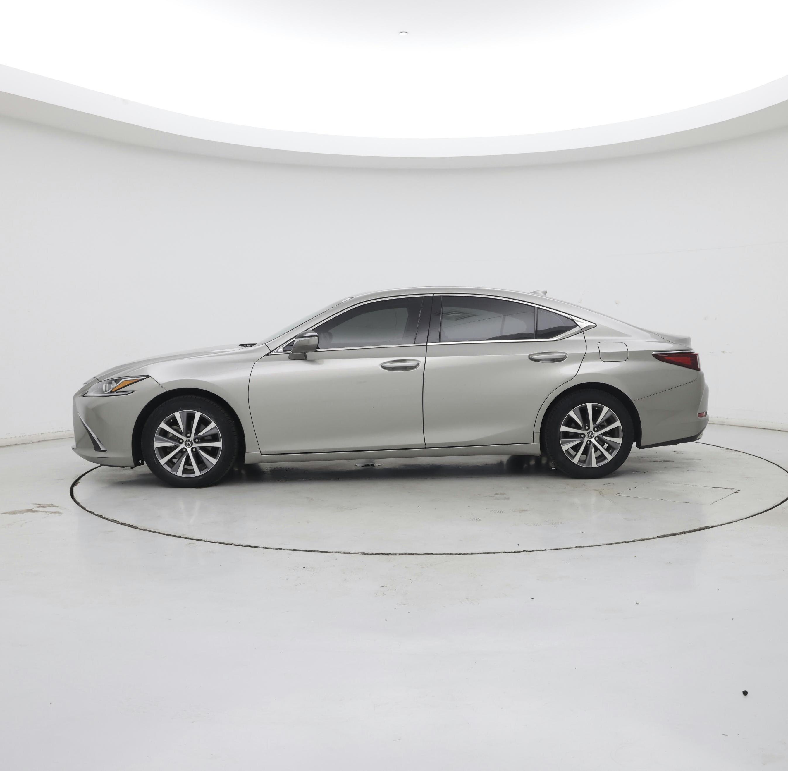 Thumbnail: 2020 Lexus ES - 3