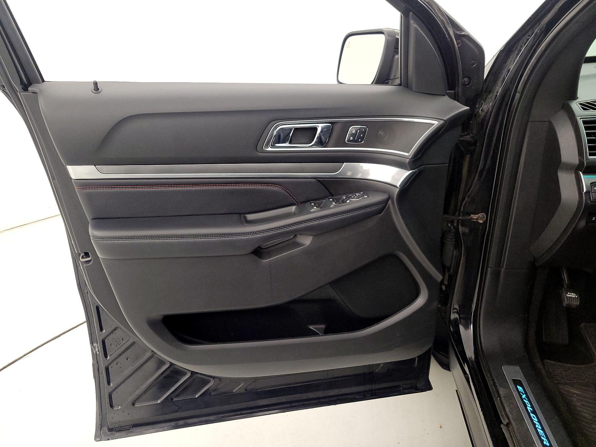 Thumbnail: 2017 Ford Explorer - 12