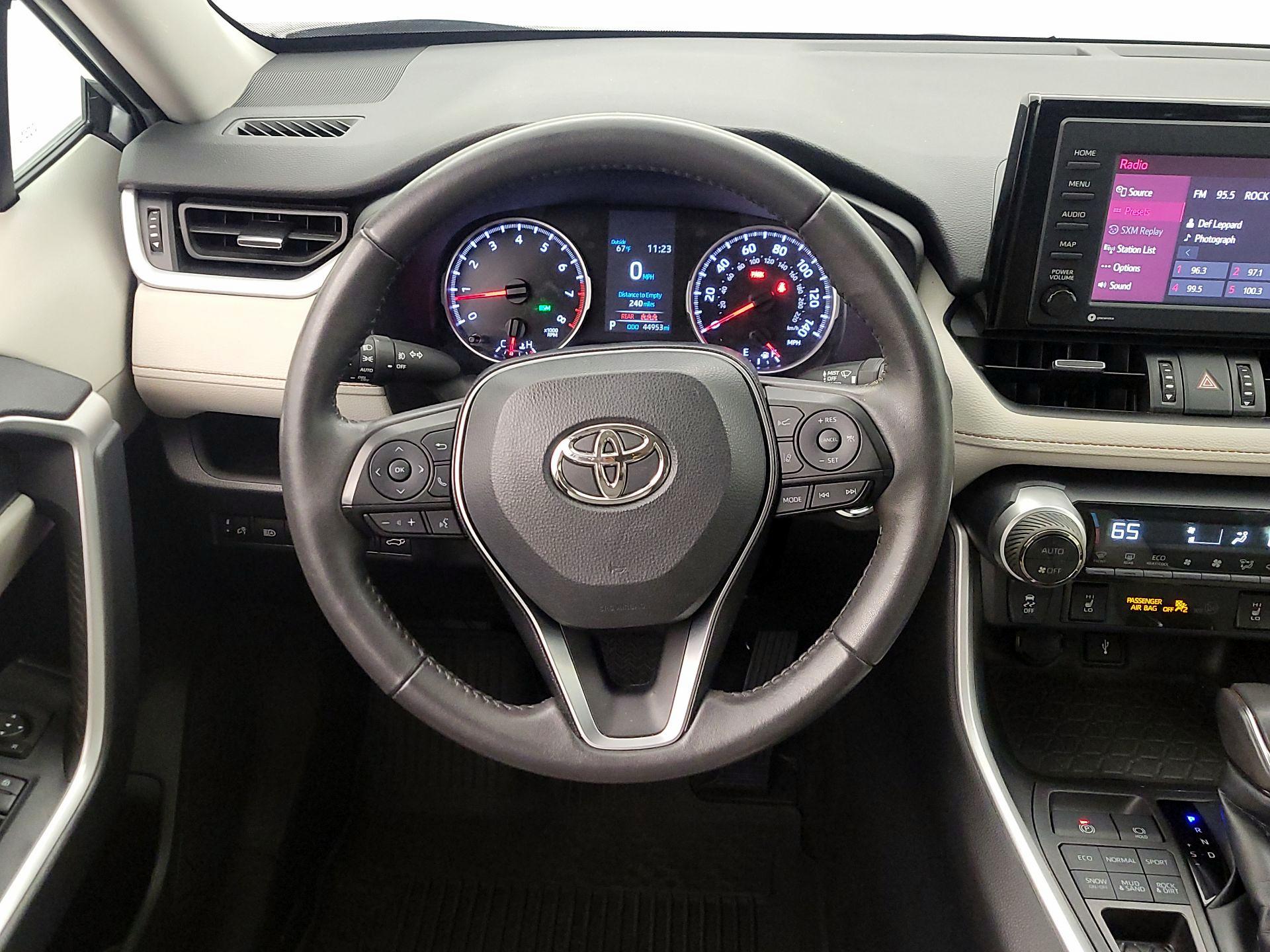 Thumbnail: 2022 Toyota RAV4 - 10