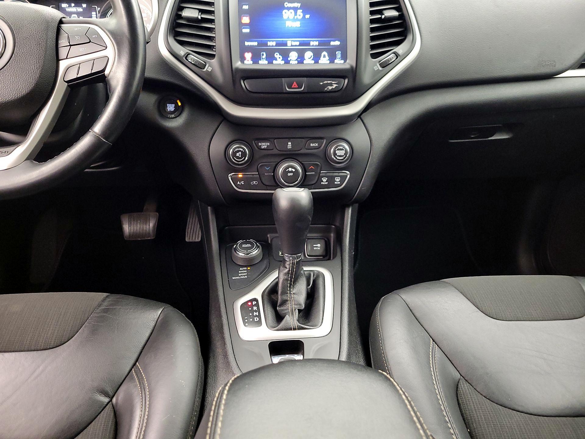 Thumbnail: 2018 Jeep Cherokee - 17