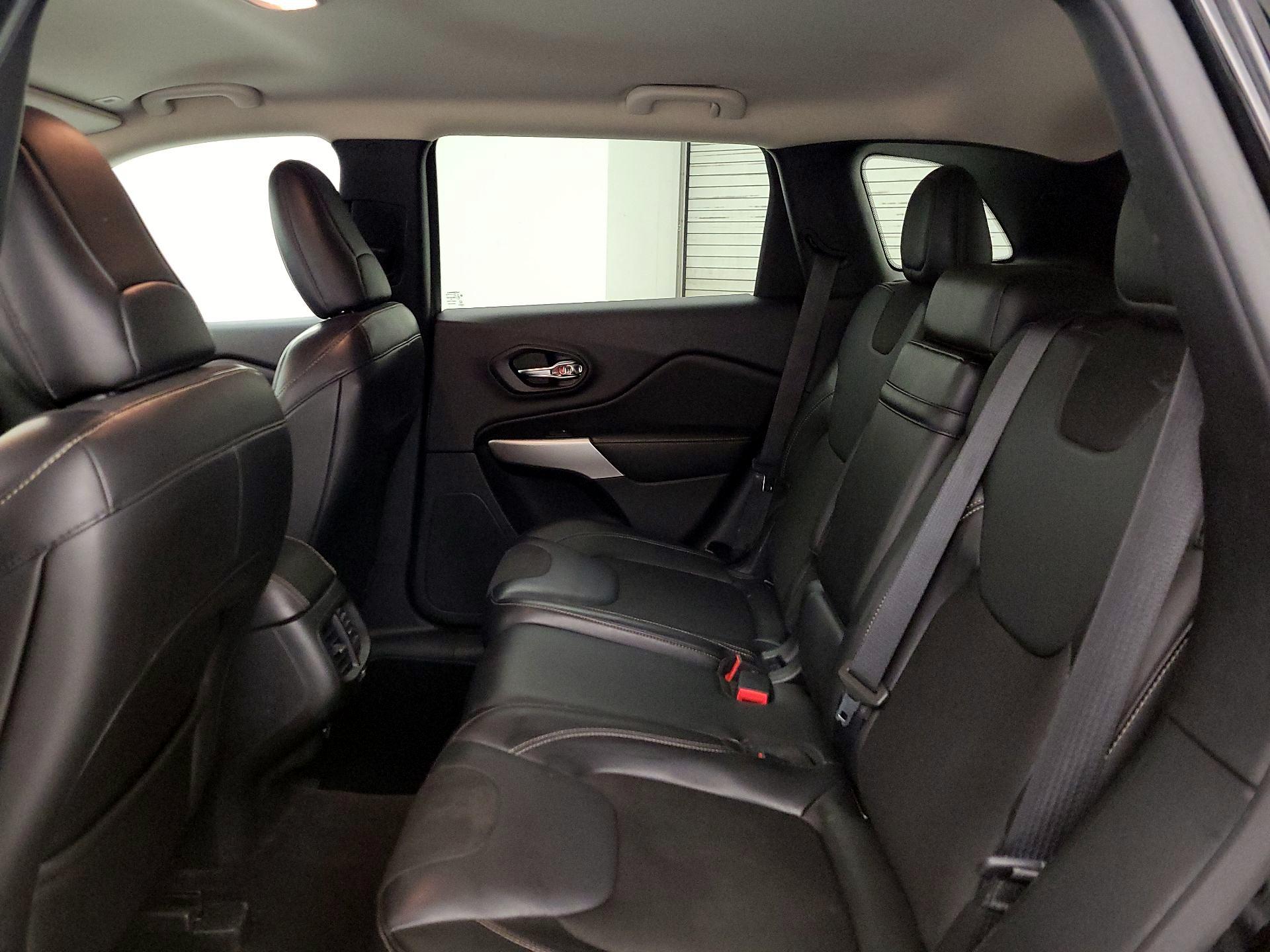 Thumbnail: 2018 Jeep Cherokee - 19