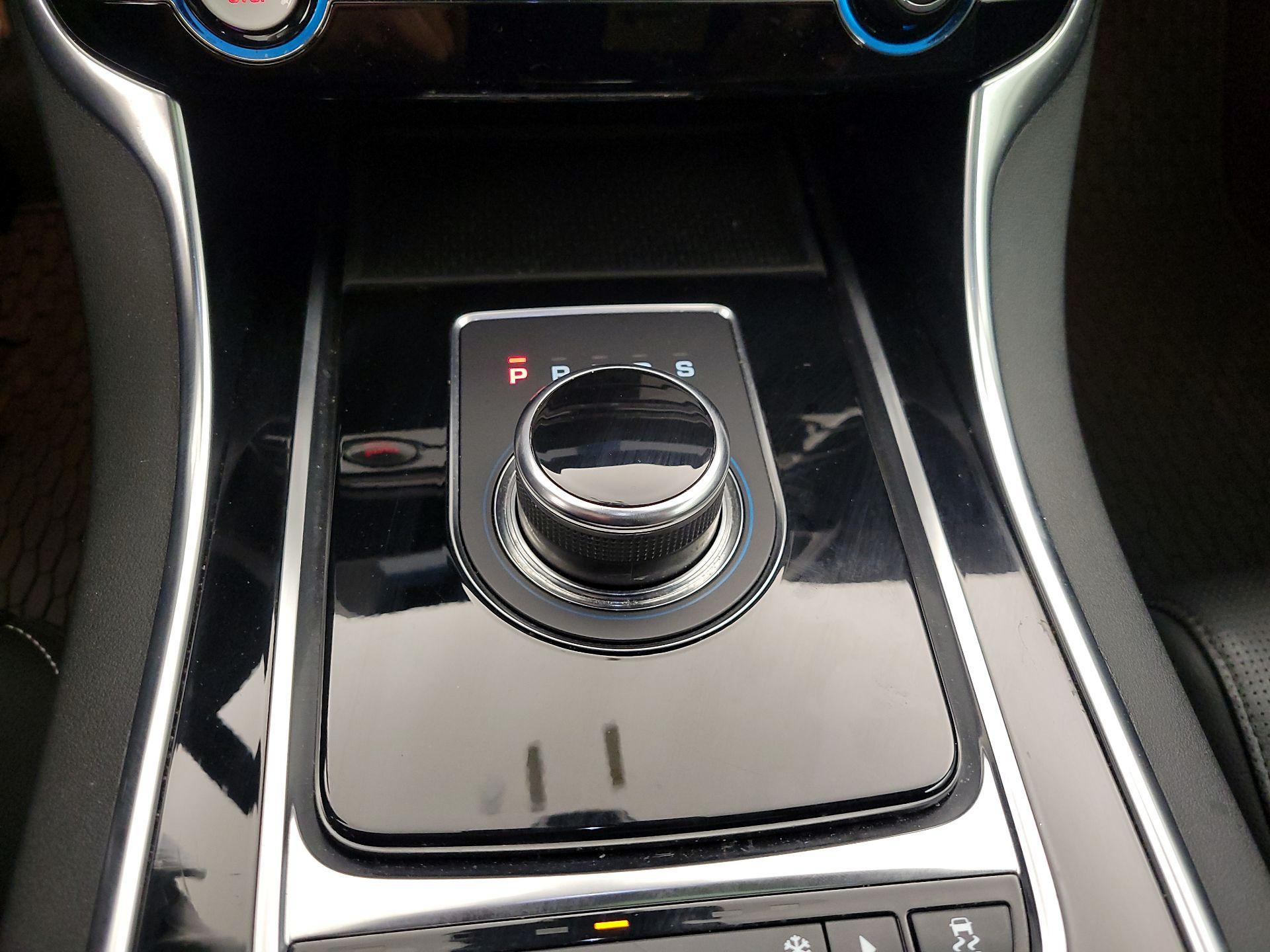 Thumbnail: 2019 Jaguar XE - 17