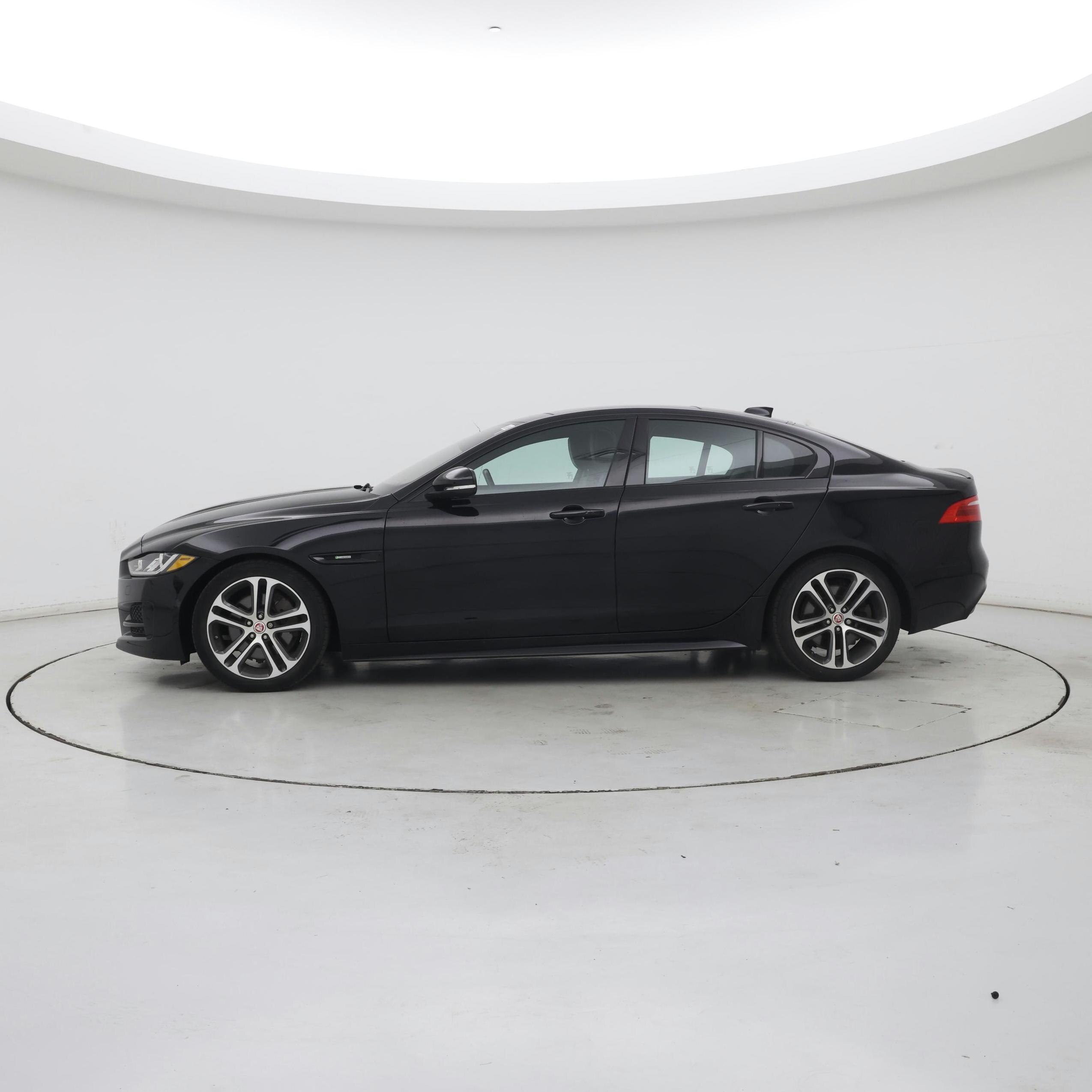 Thumbnail: 2019 Jaguar XE - 3