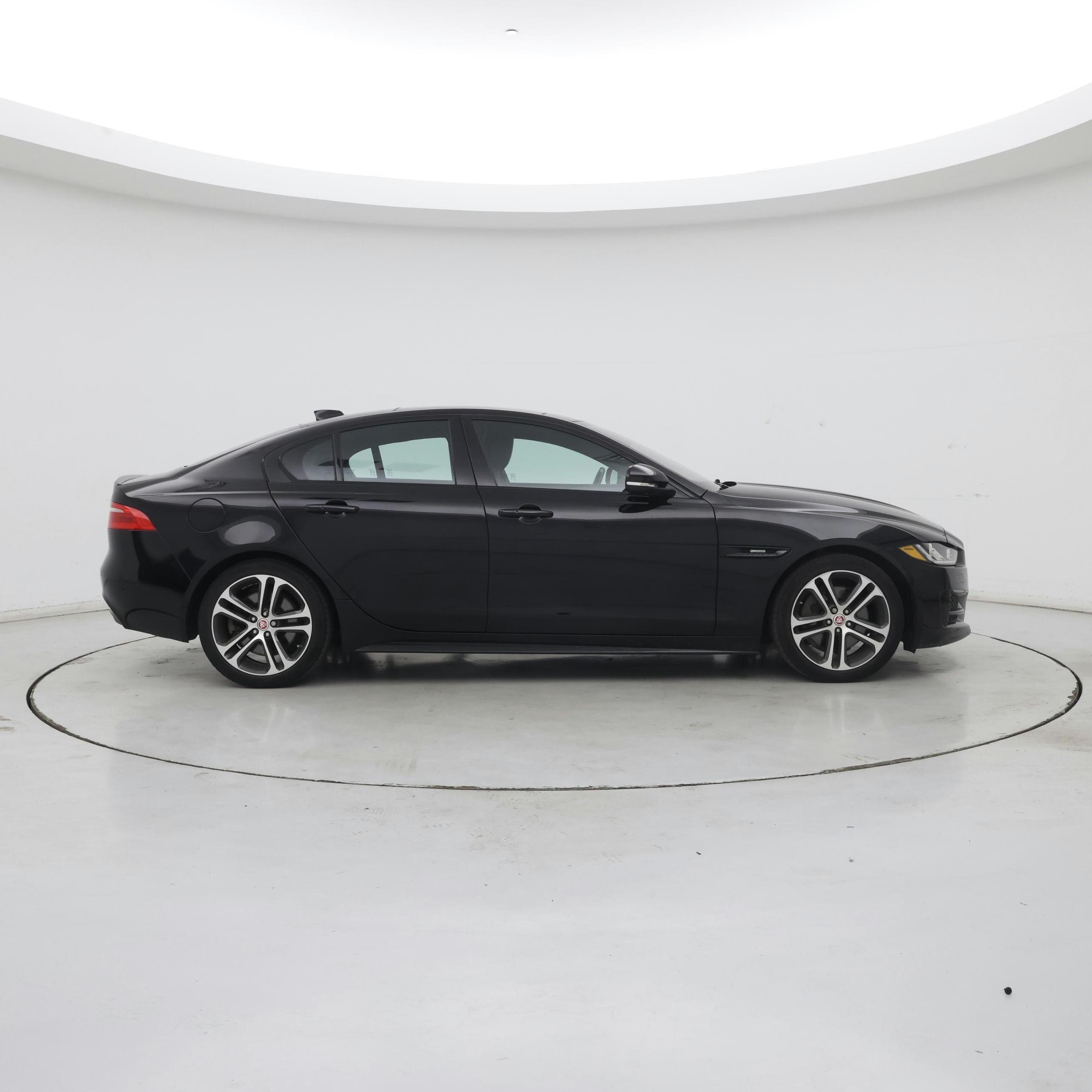 Thumbnail: 2019 Jaguar XE - 7