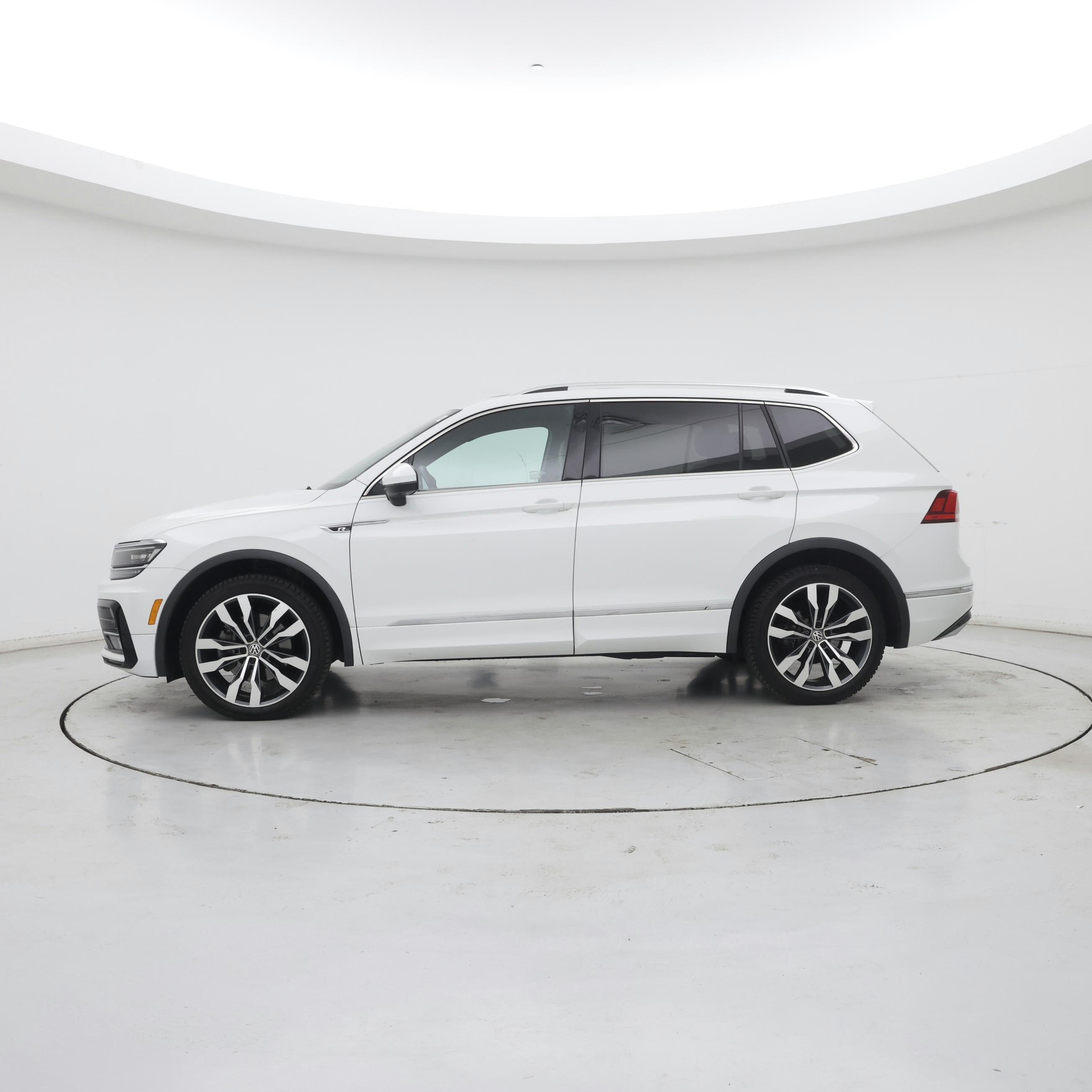 Thumbnail: 2019 Volkswagen Tiguan - 3