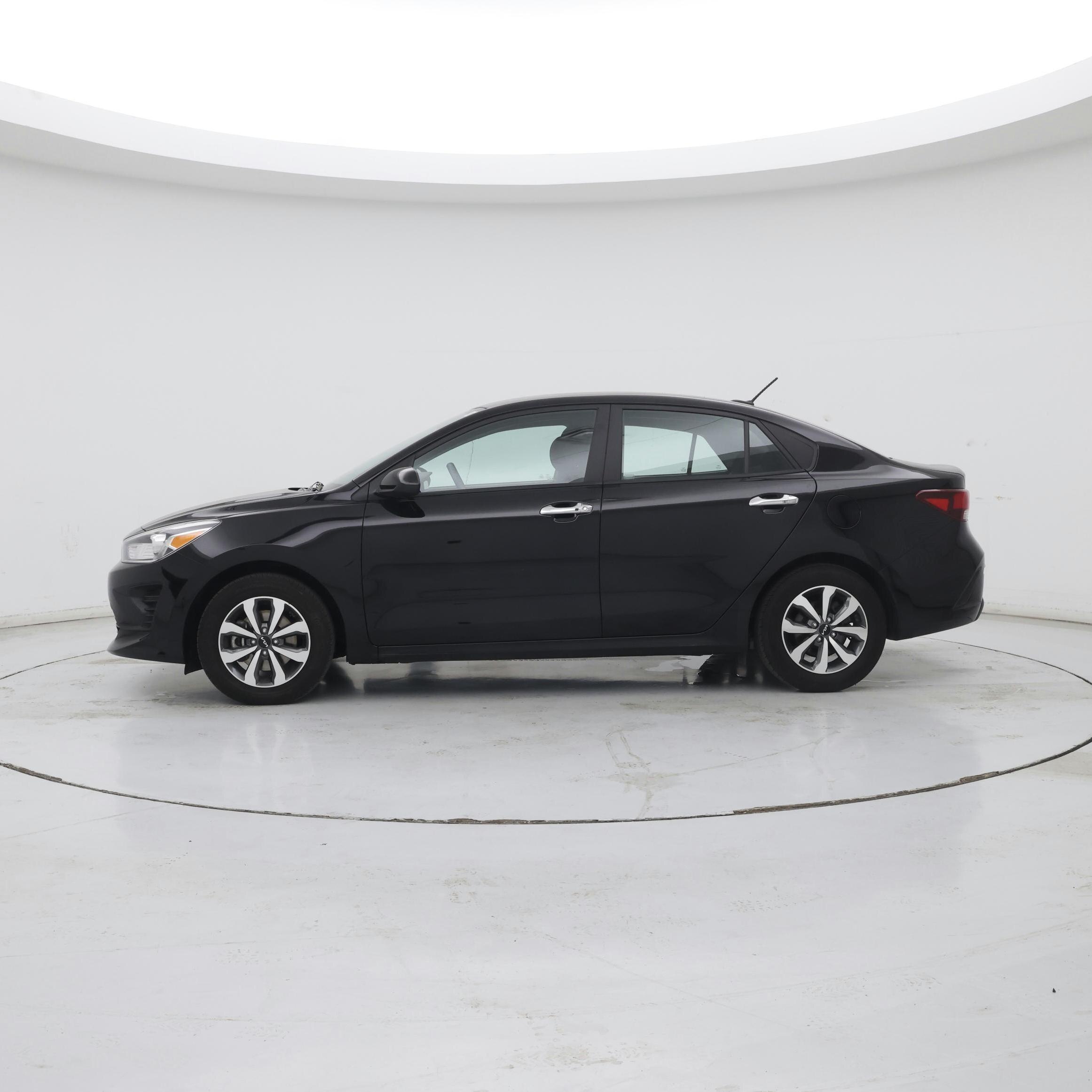 Thumbnail: 2023 Kia Rio - 3
