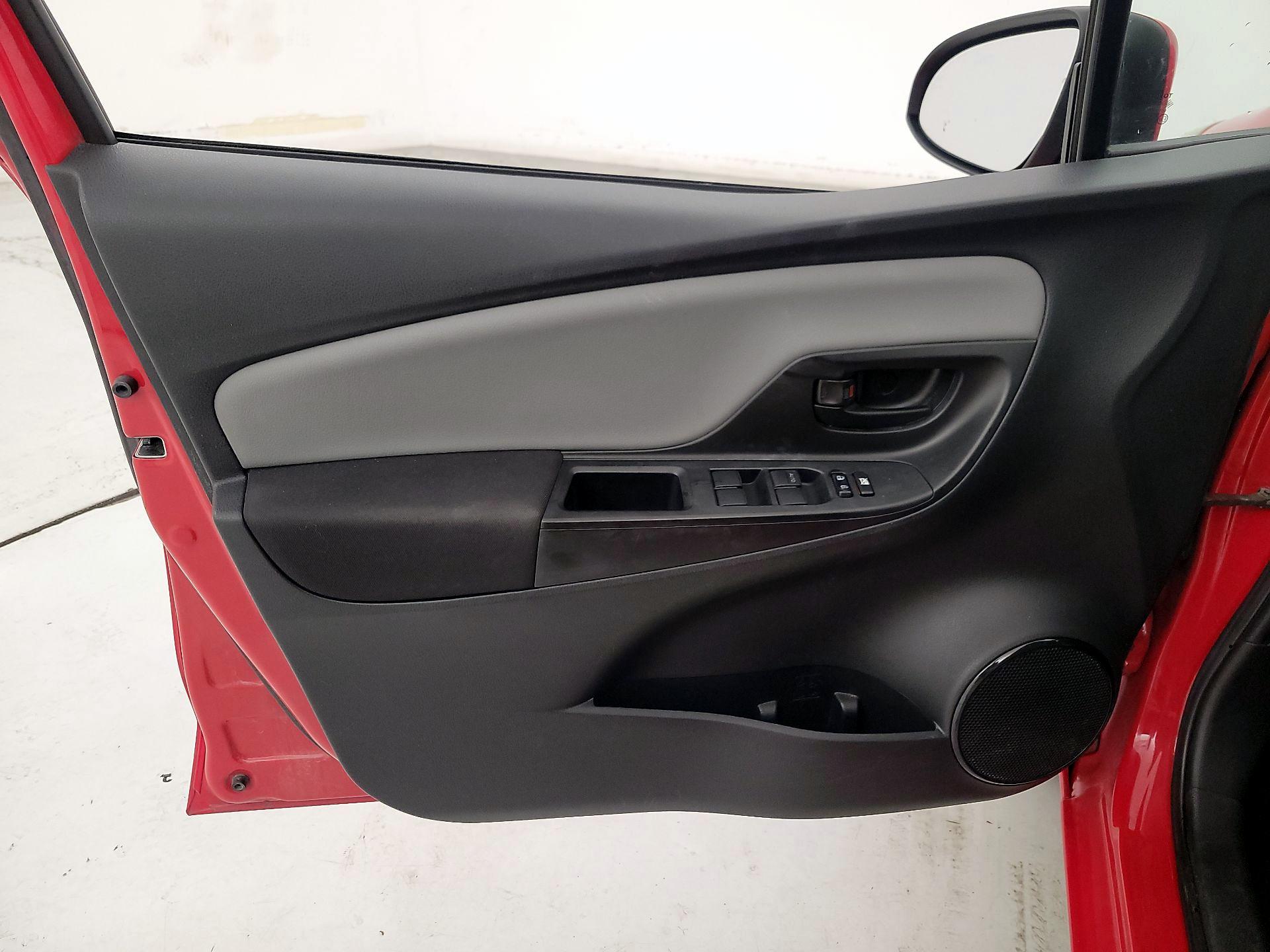 Thumbnail: 2015 Toyota Yaris - 12