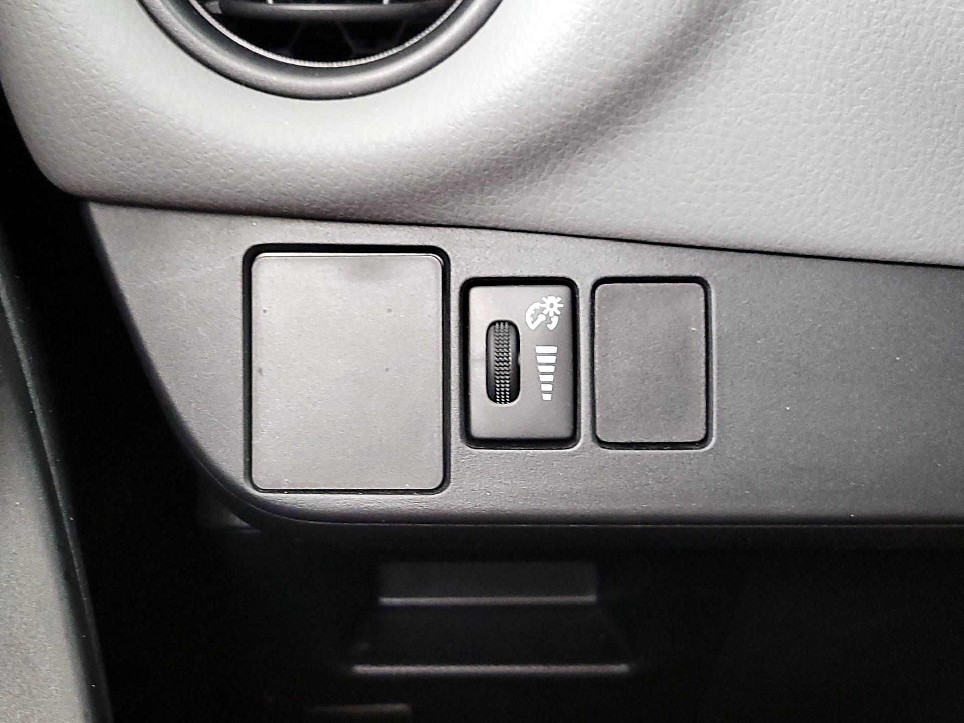 Thumbnail: 2015 Toyota Yaris - 13
