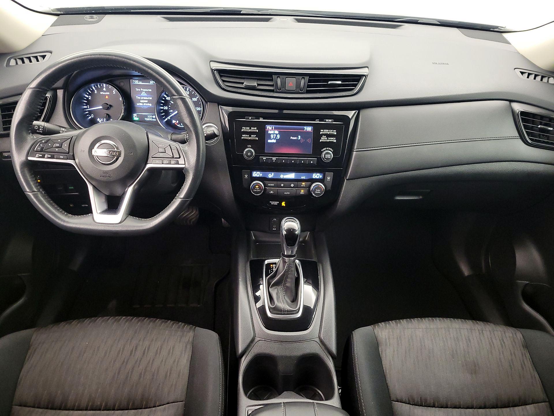 Thumbnail: 2017 Nissan Rogue - 9