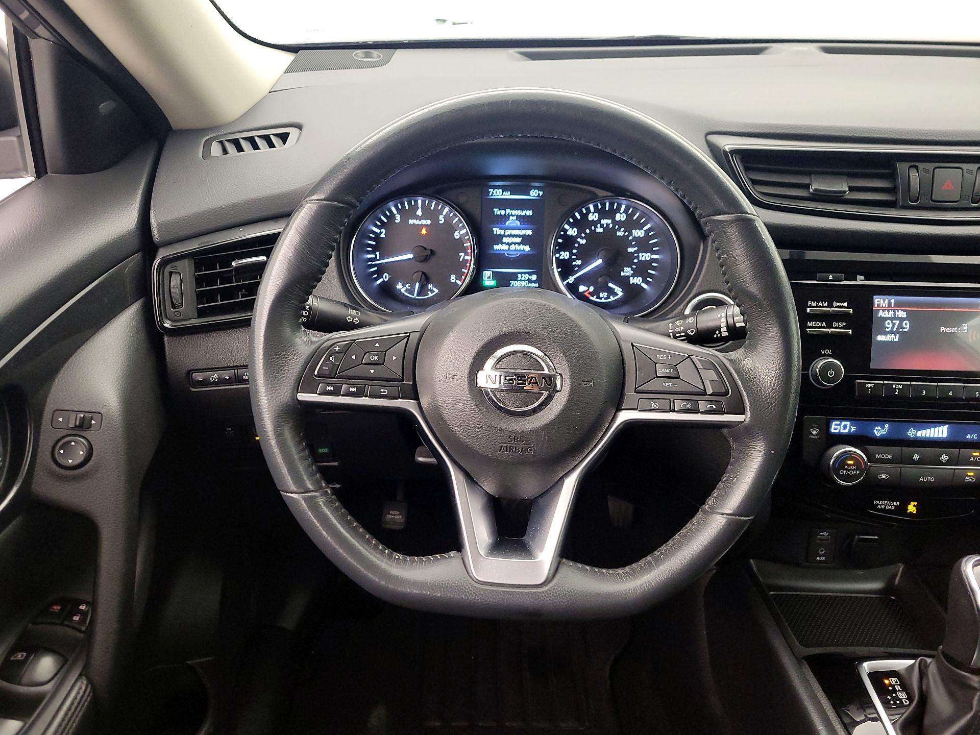 Thumbnail: 2017 Nissan Rogue - 10