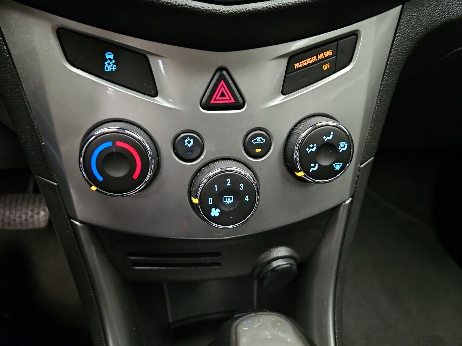 Thumbnail: 2016 Chevrolet Trax - 16