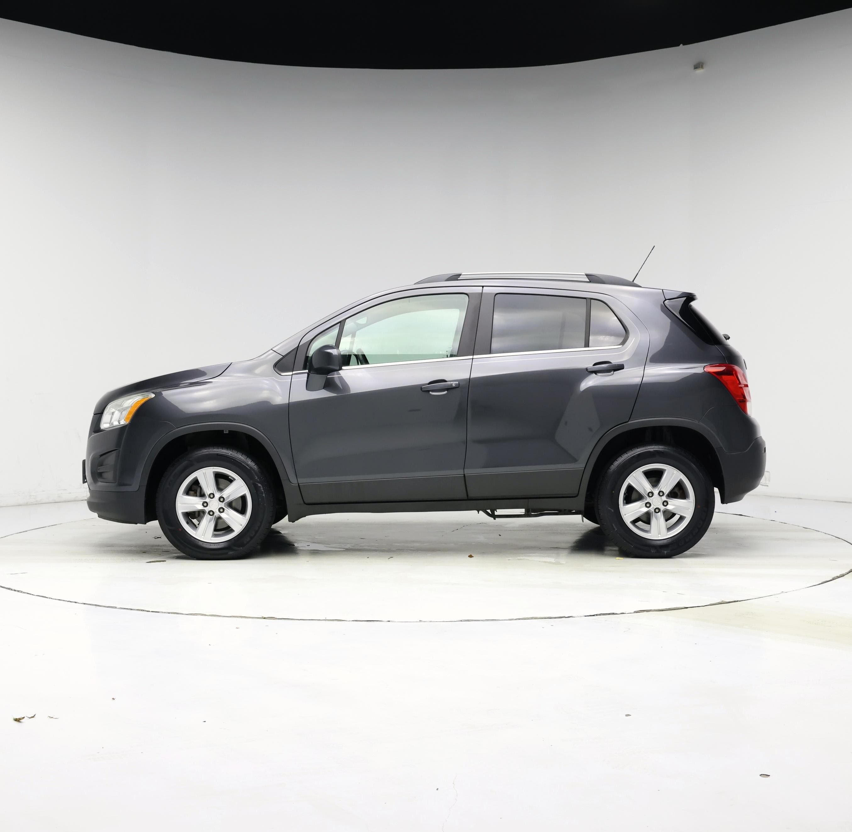 Thumbnail: 2016 Chevrolet Trax - 3