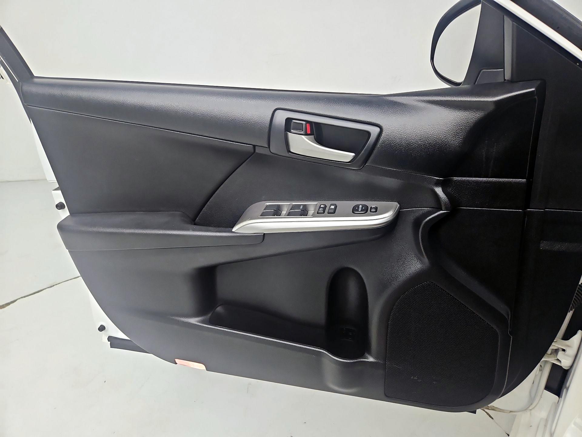 Thumbnail: 2014 Toyota Camry - 12