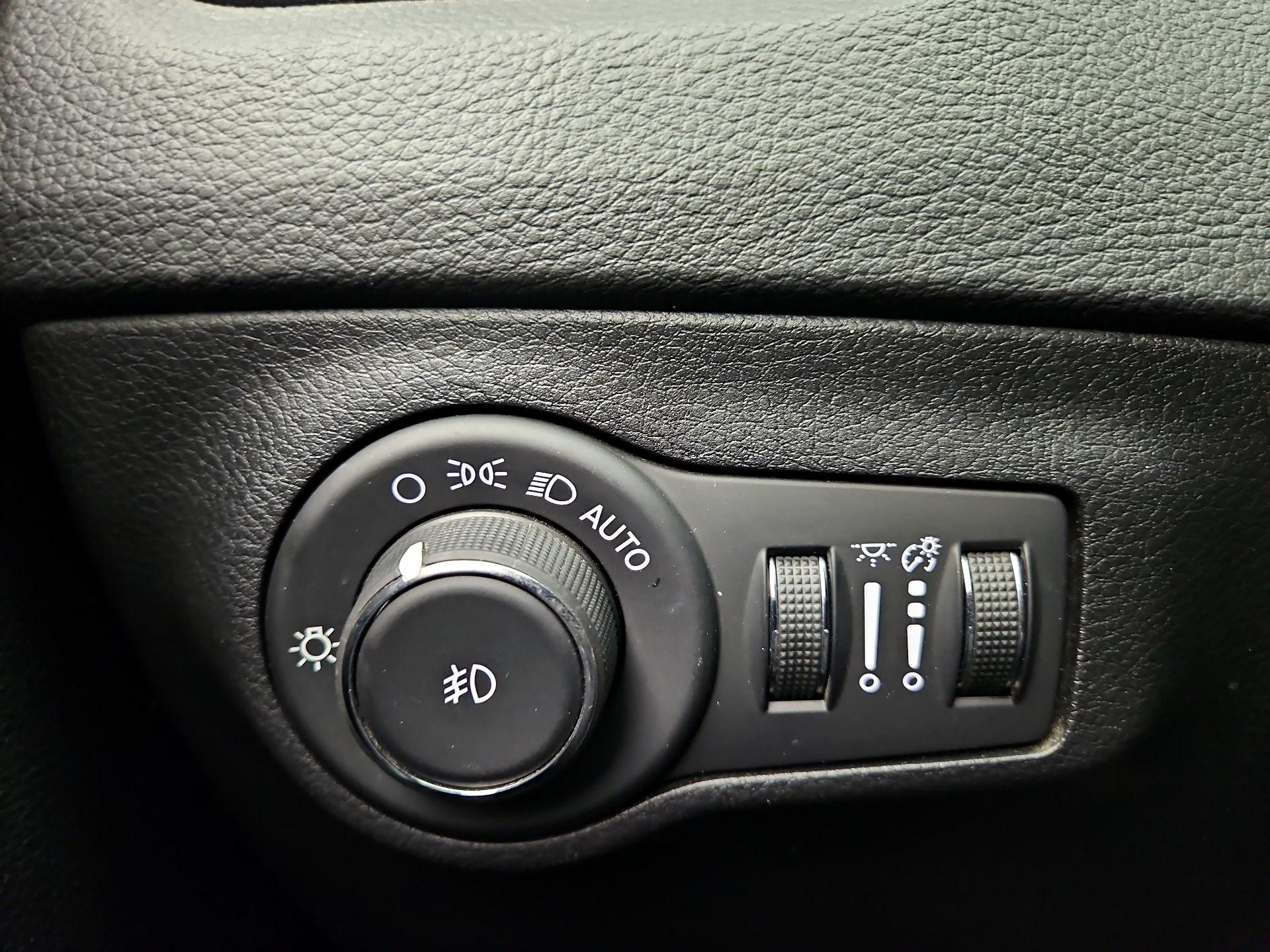 Thumbnail: 2019 Jeep Compass - 13