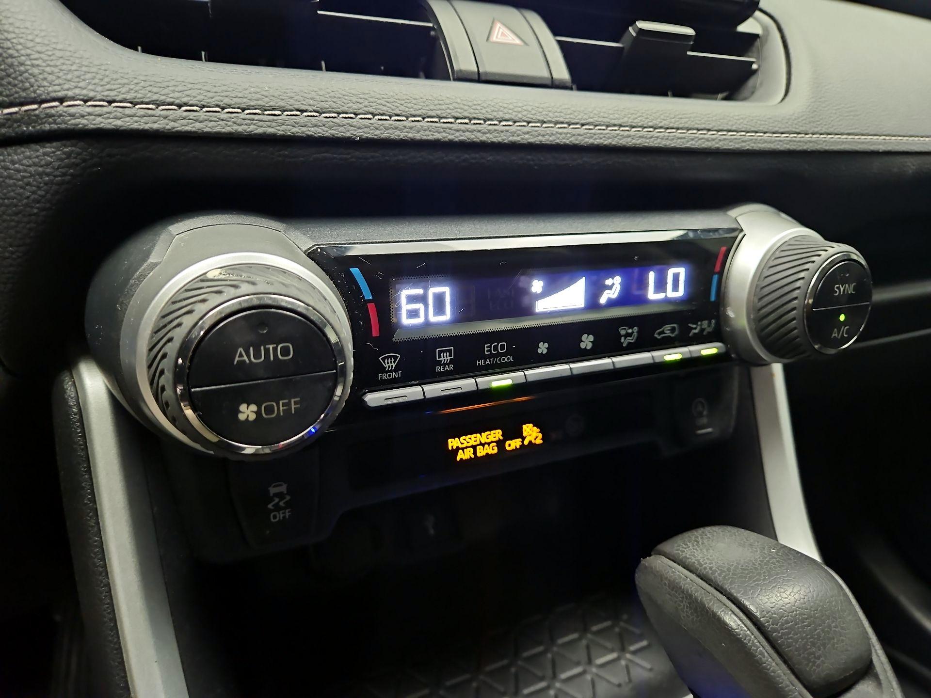 Thumbnail: 2020 Toyota RAV4 - 16