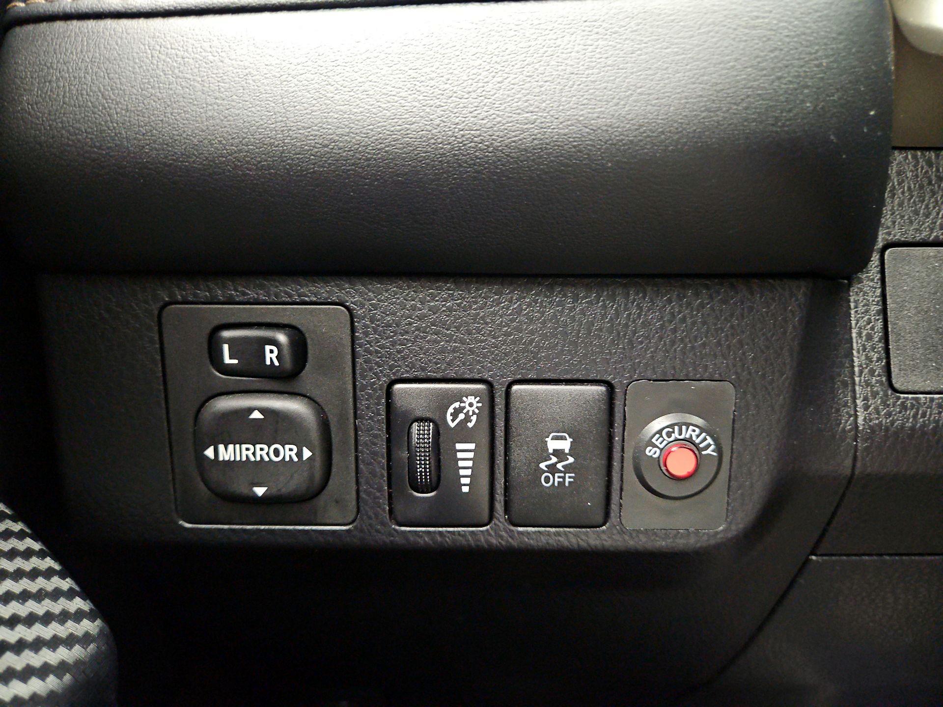 Thumbnail: 2013 Toyota RAV4 - 13