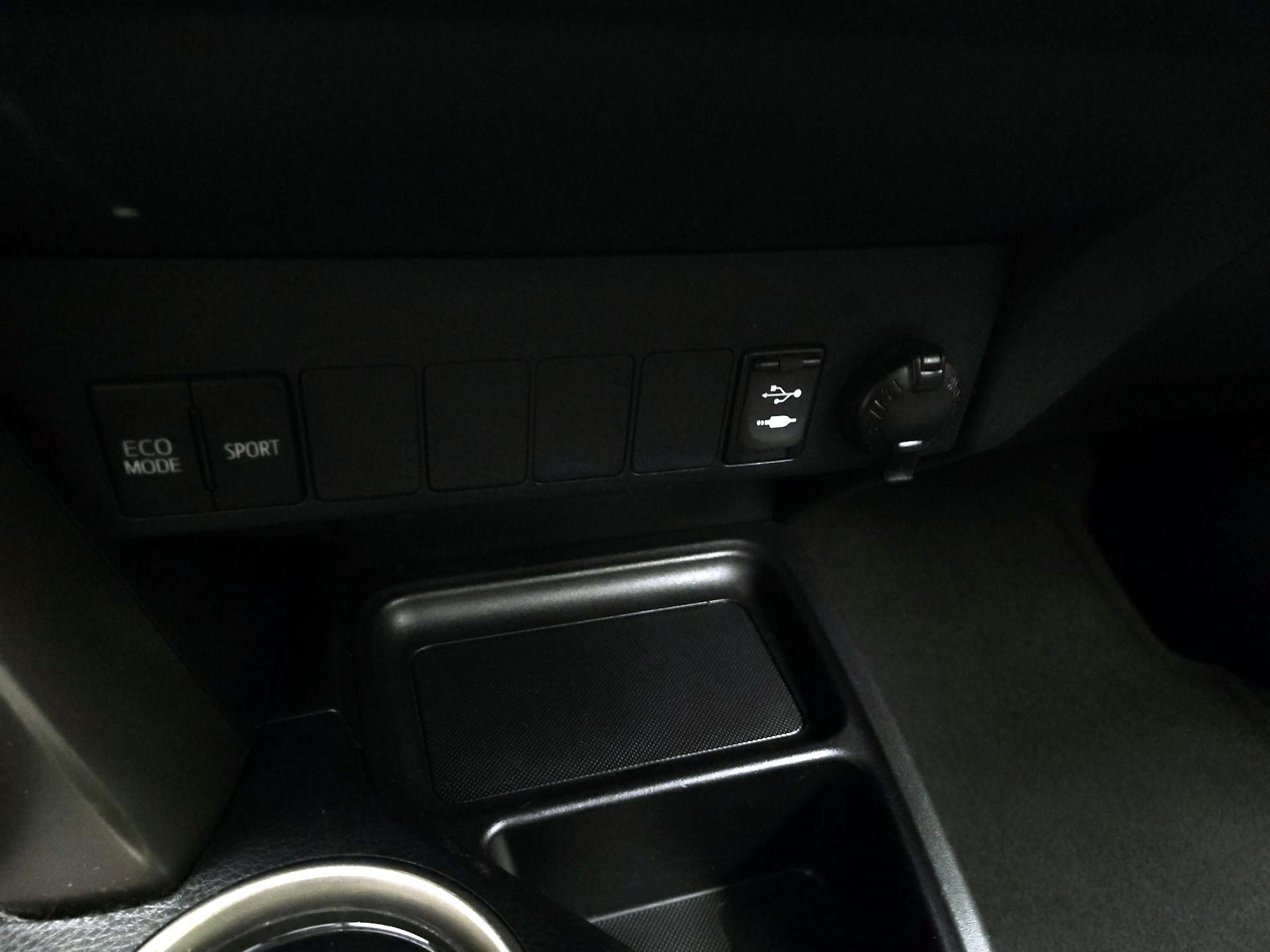 Thumbnail: 2013 Toyota RAV4 - 18