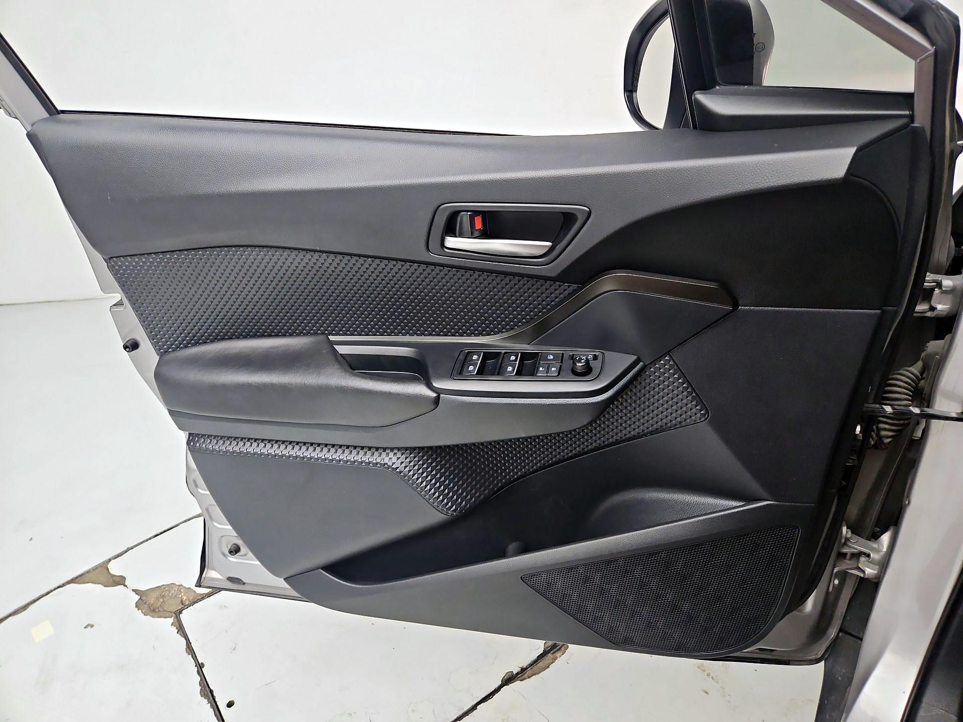 Thumbnail: 2018 Toyota C-HR - 12