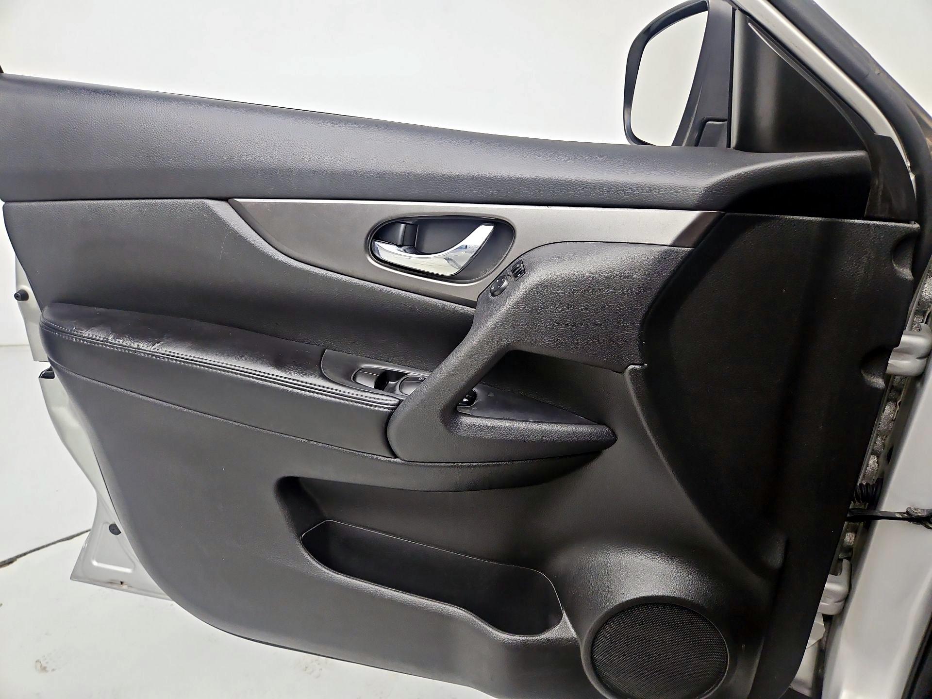Thumbnail: 2015 Nissan Rogue - 12