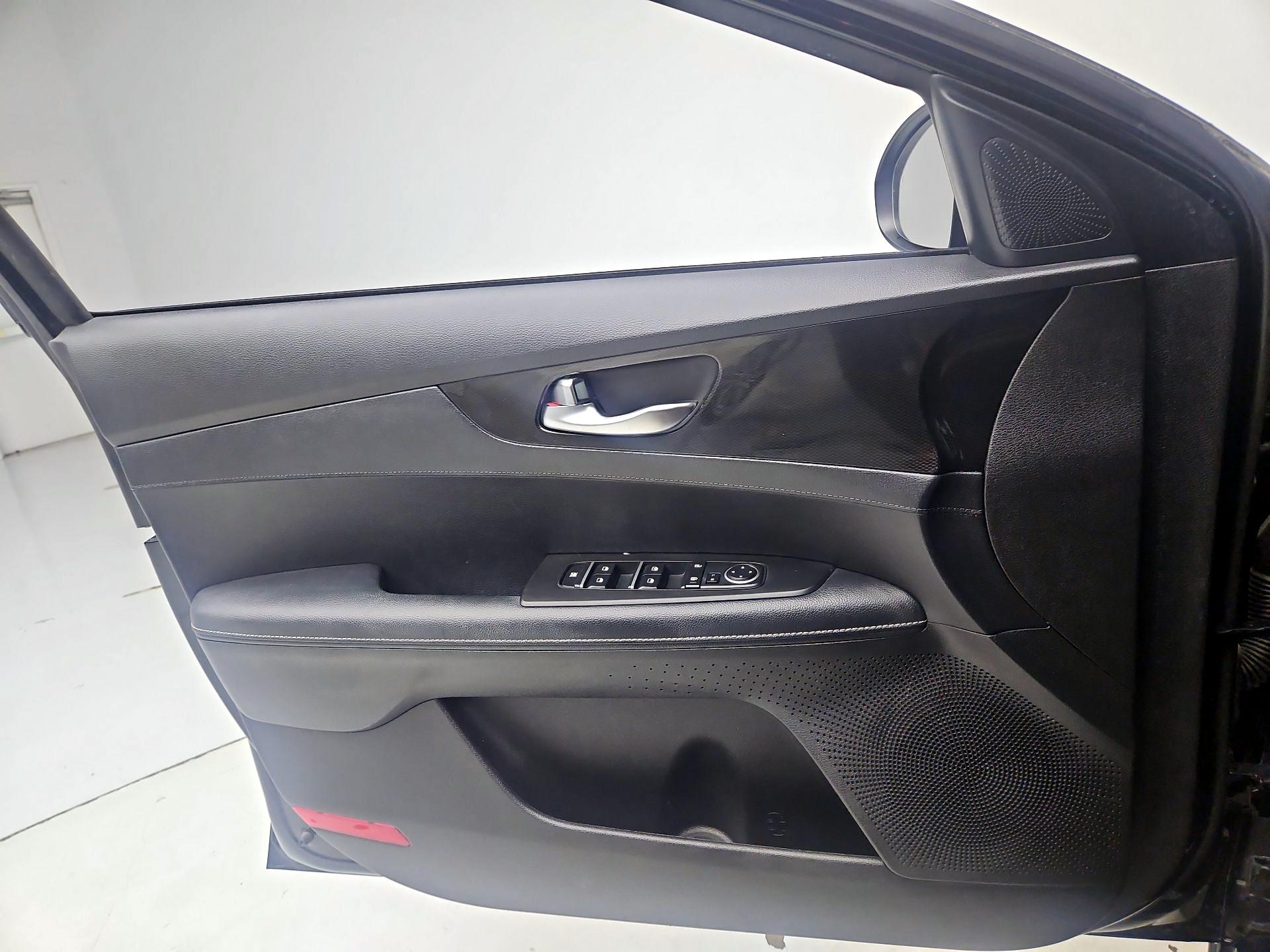 Thumbnail: 2023 Kia Forte - 12
