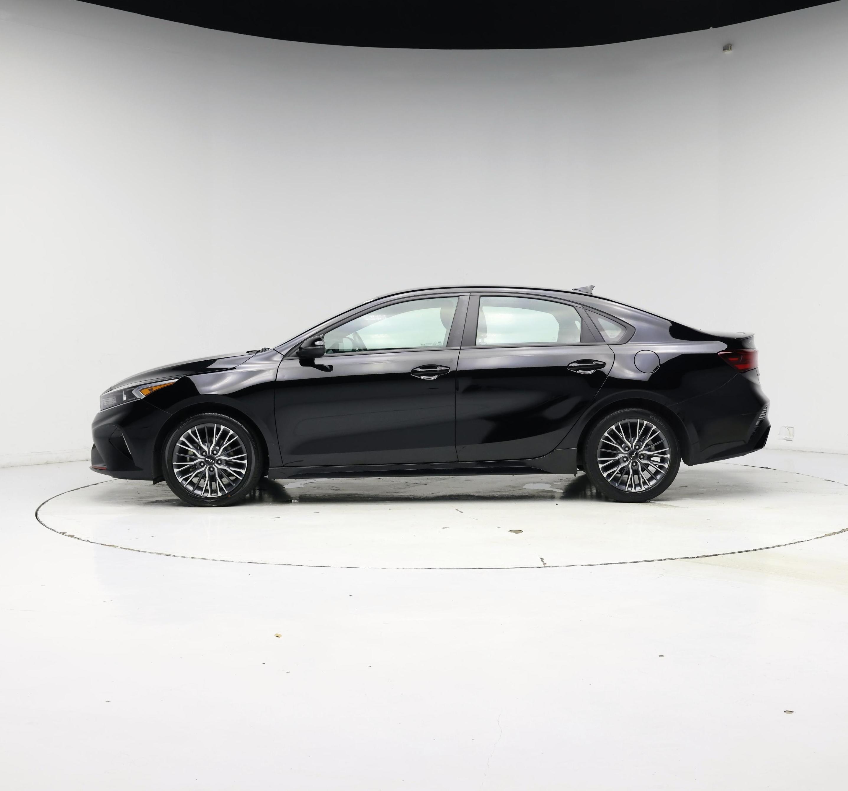 Thumbnail: 2023 Kia Forte - 3